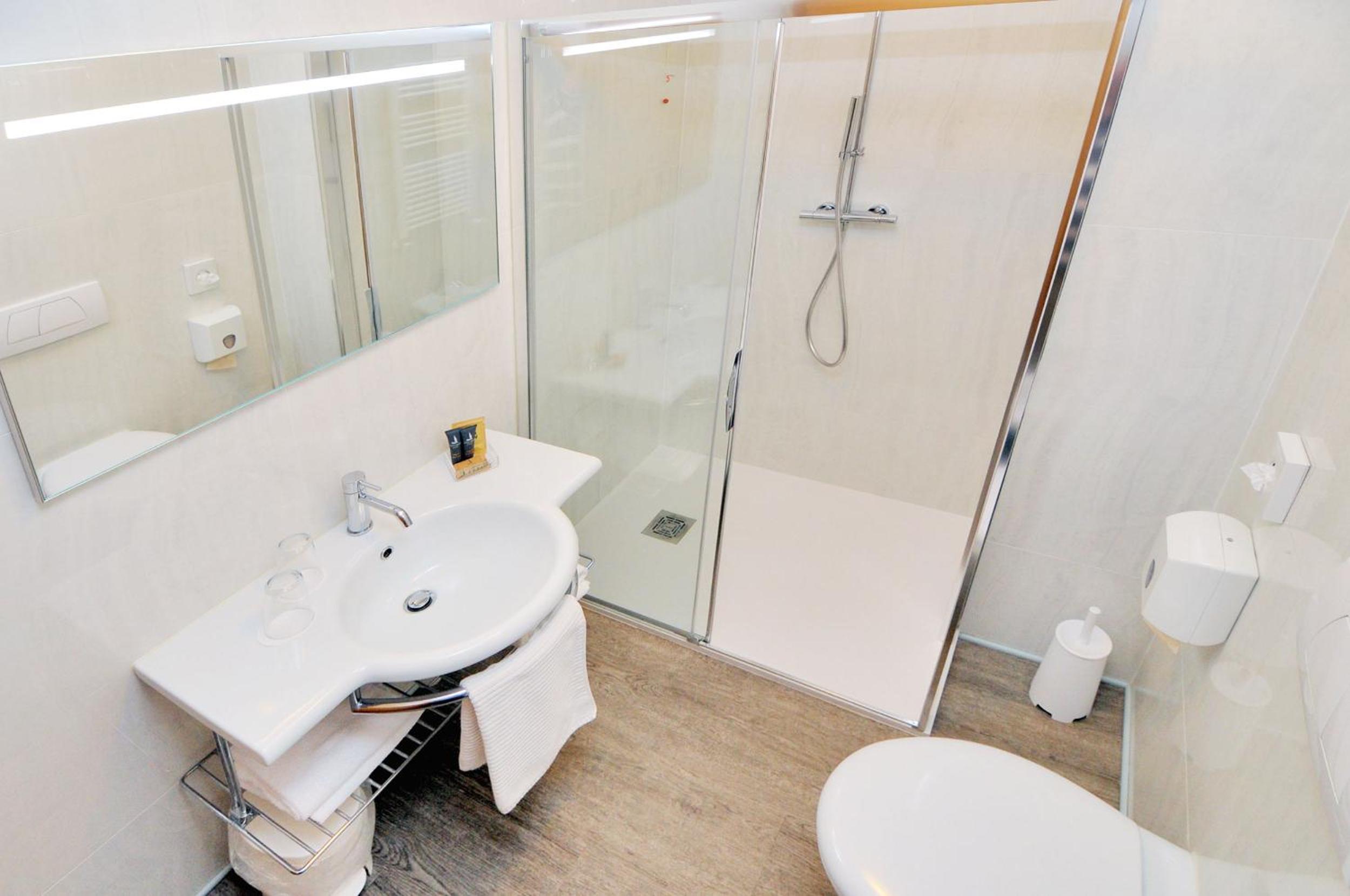 Superior Double or Twin Room with Balcony - Photo 10