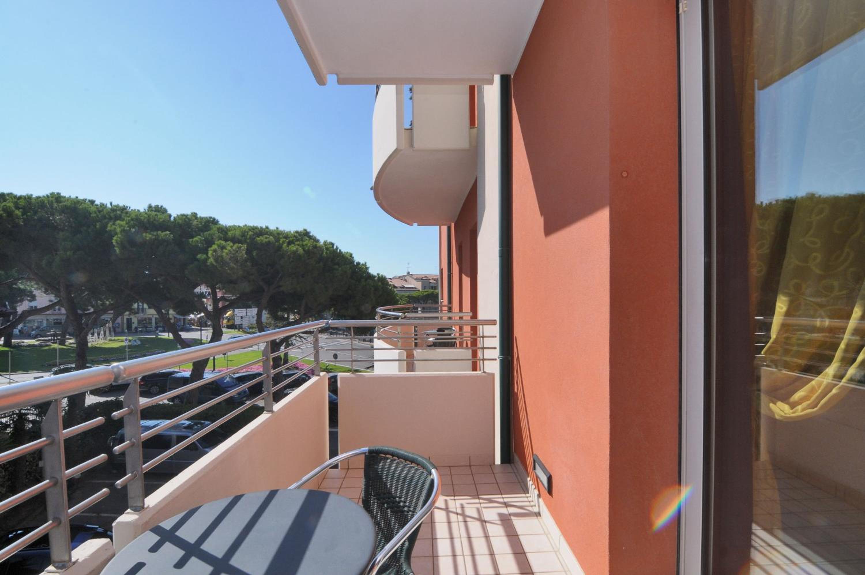 Superior Double or Twin Room with Balcony - Photo 13
