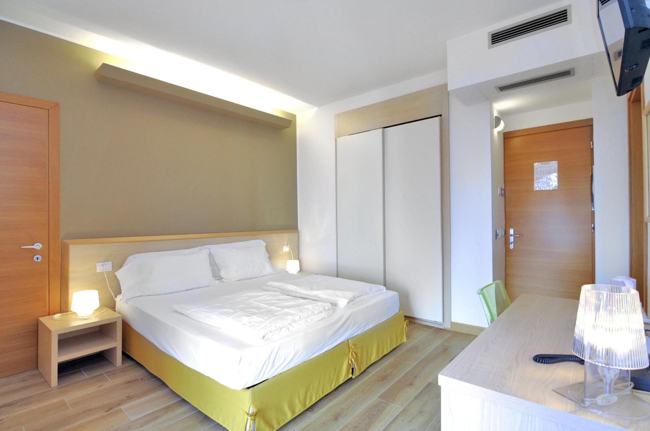 Double or Twin Room with Balcony - Photo 1