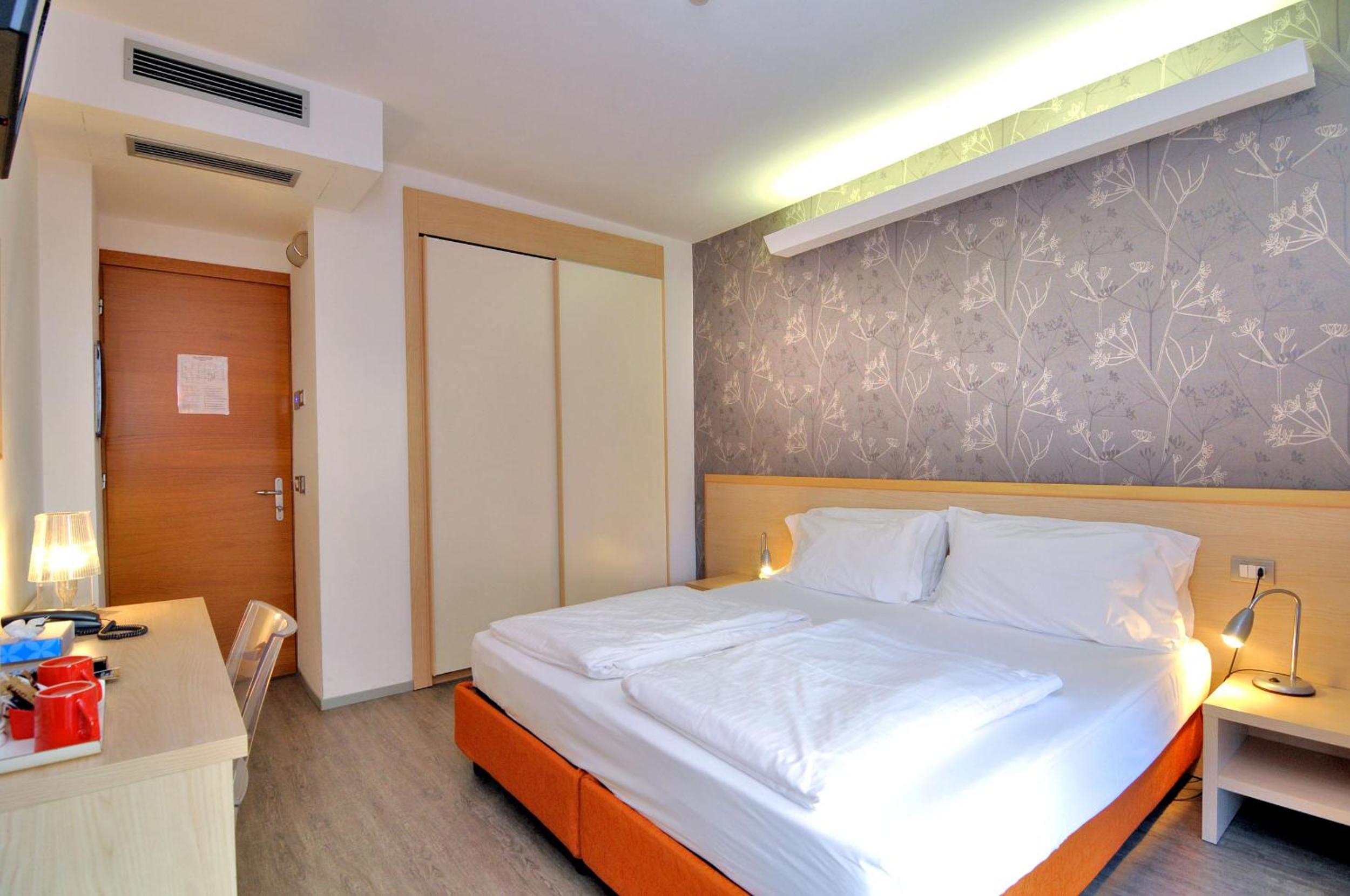 Double or Twin Room with Balcony - Photo 3