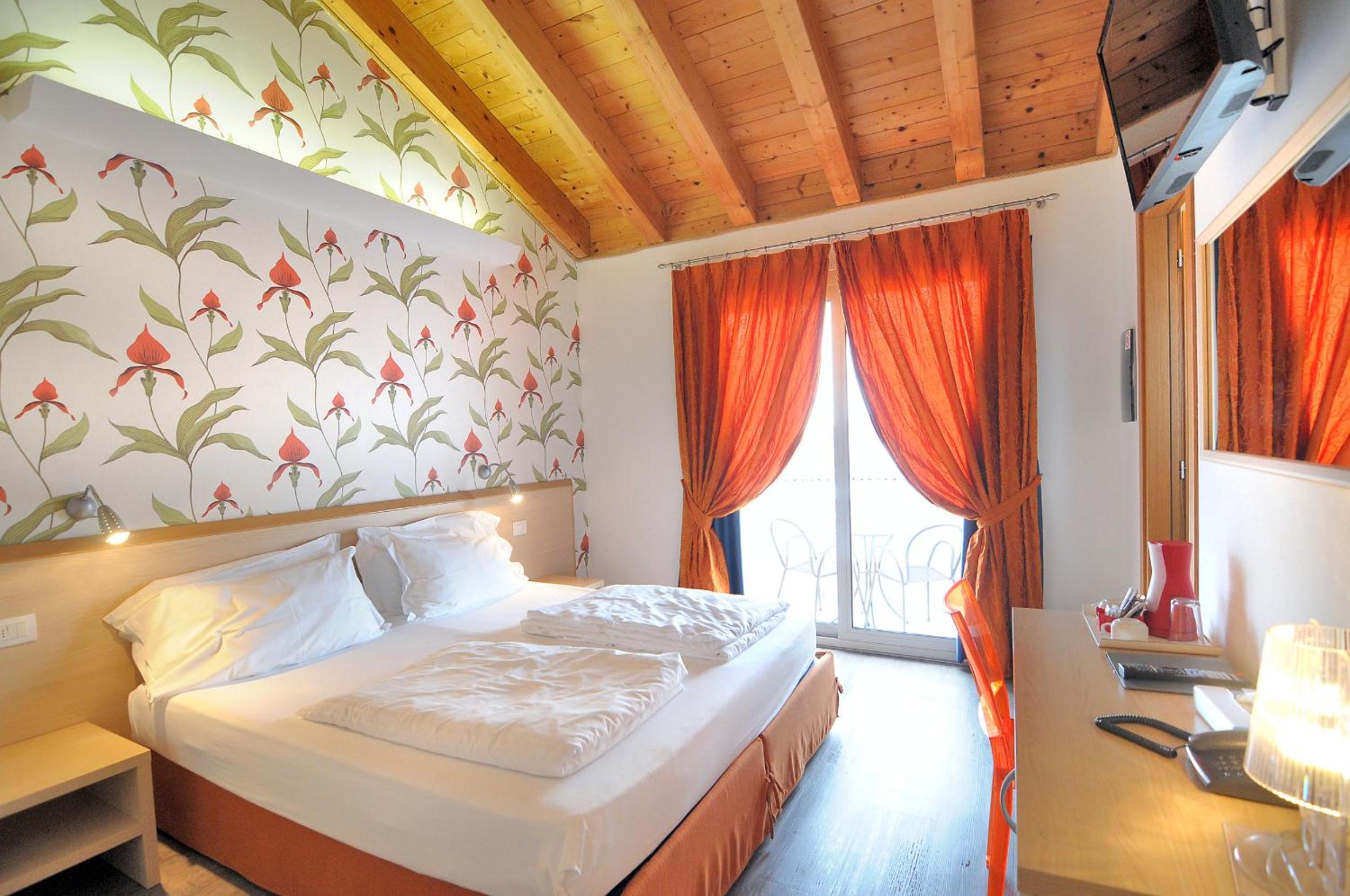 Double or Twin Room with Balcony - Photo 6