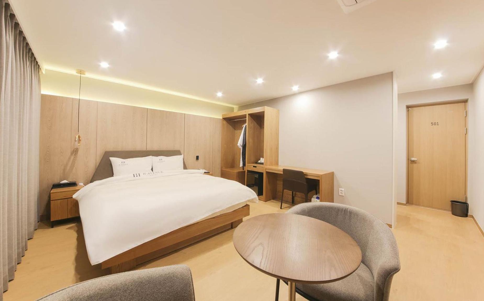 Deluxe Room - Photo 5