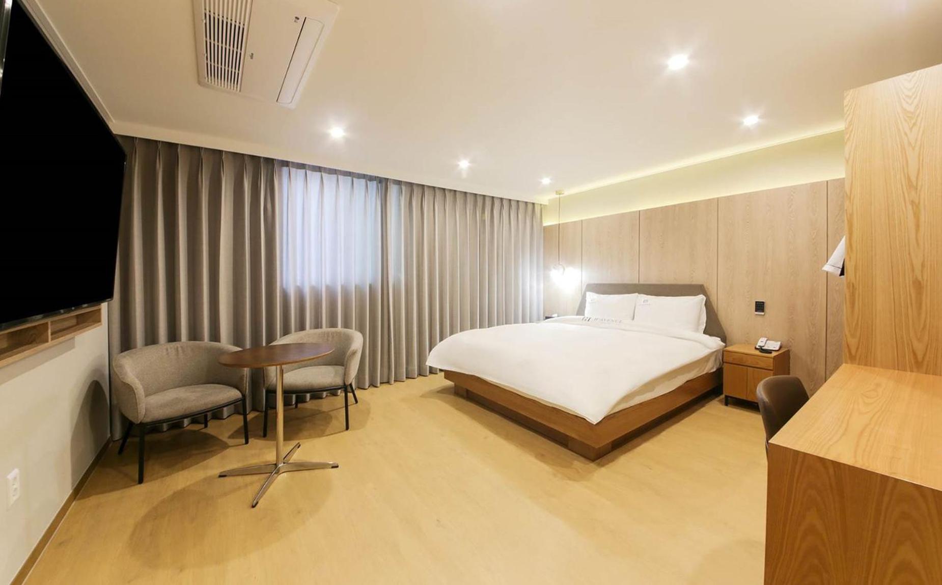 Deluxe Room - Photo 4