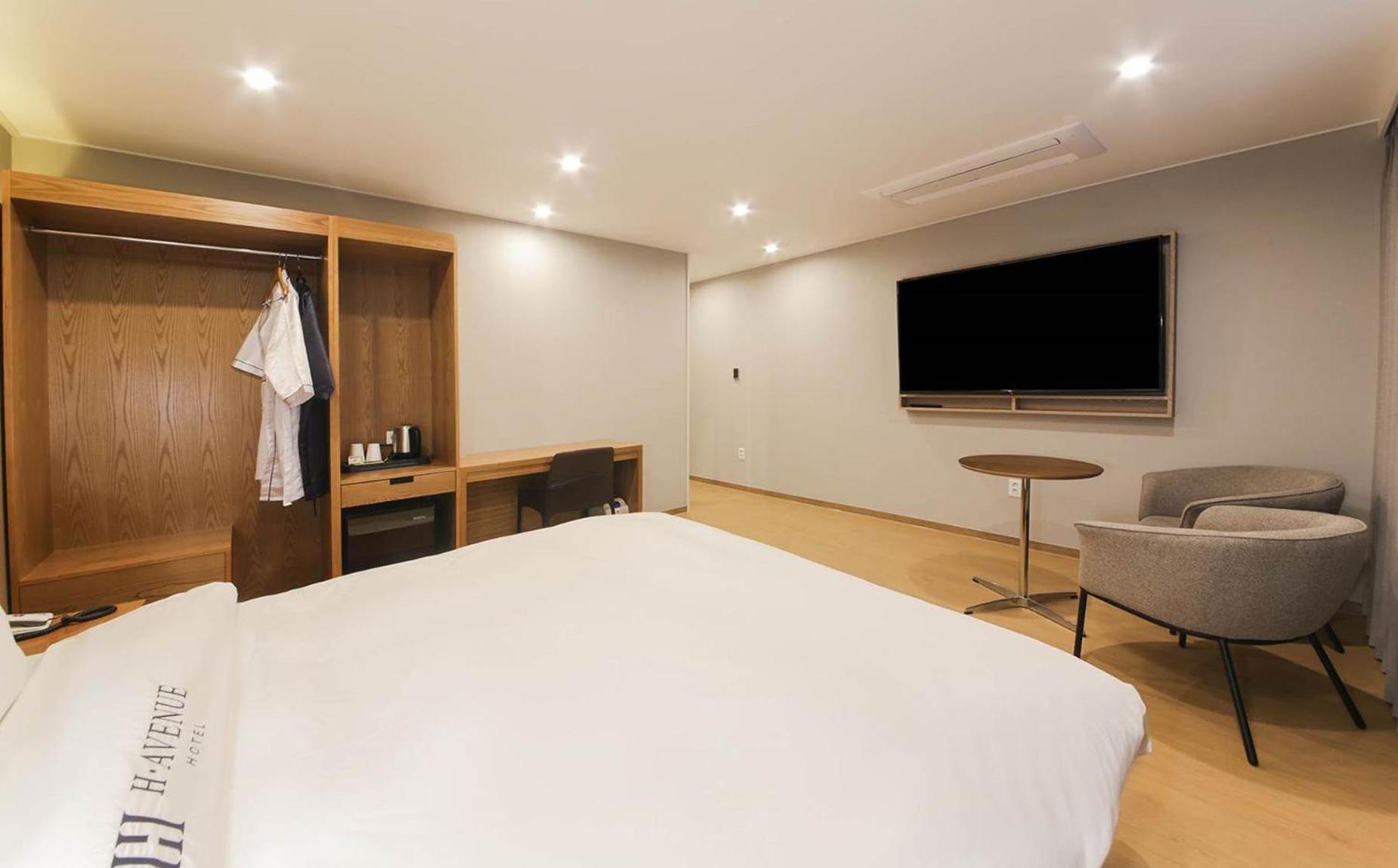 Deluxe Room - Photo 2