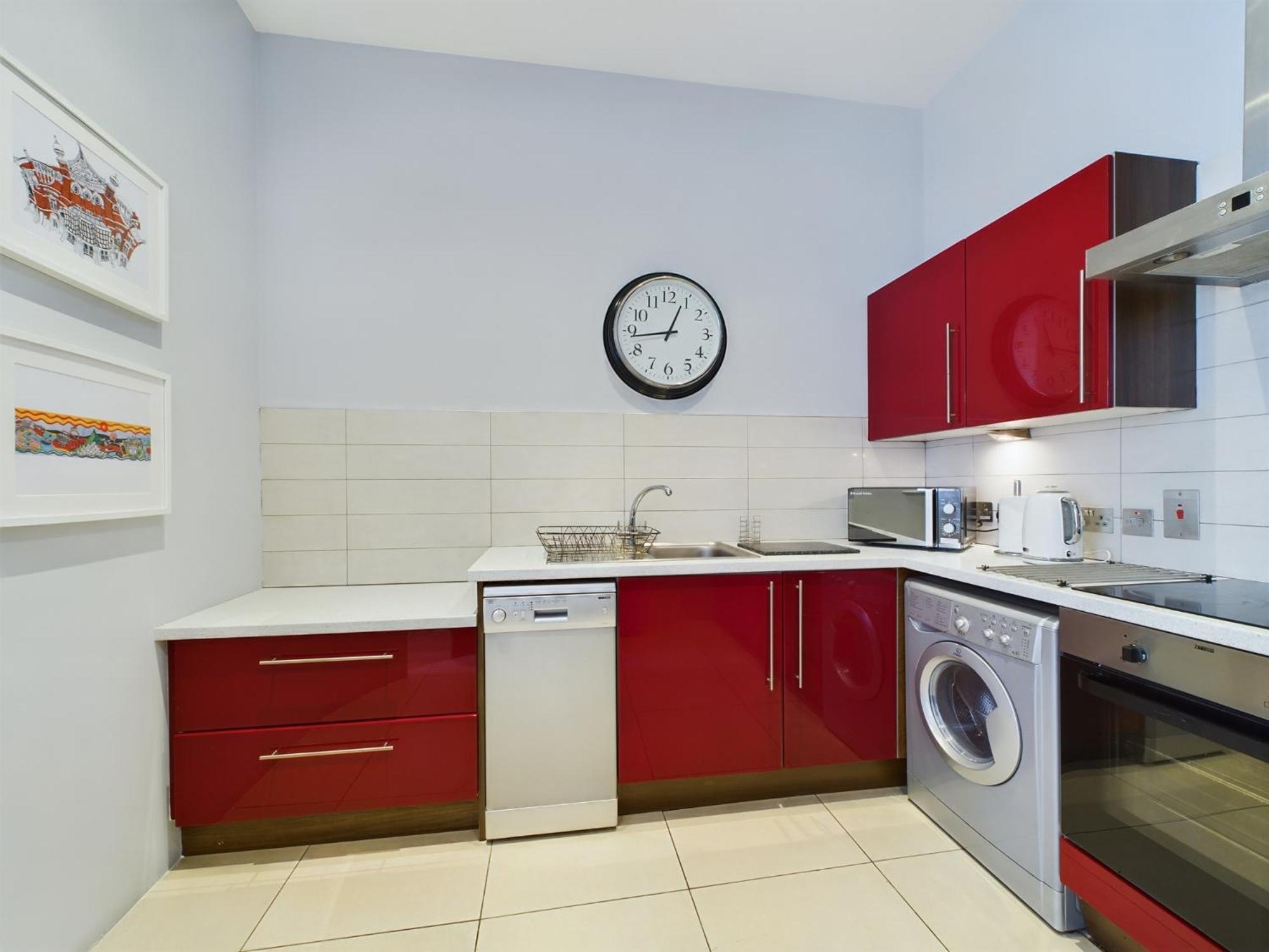 One-Bedroom Apartment photo 2
