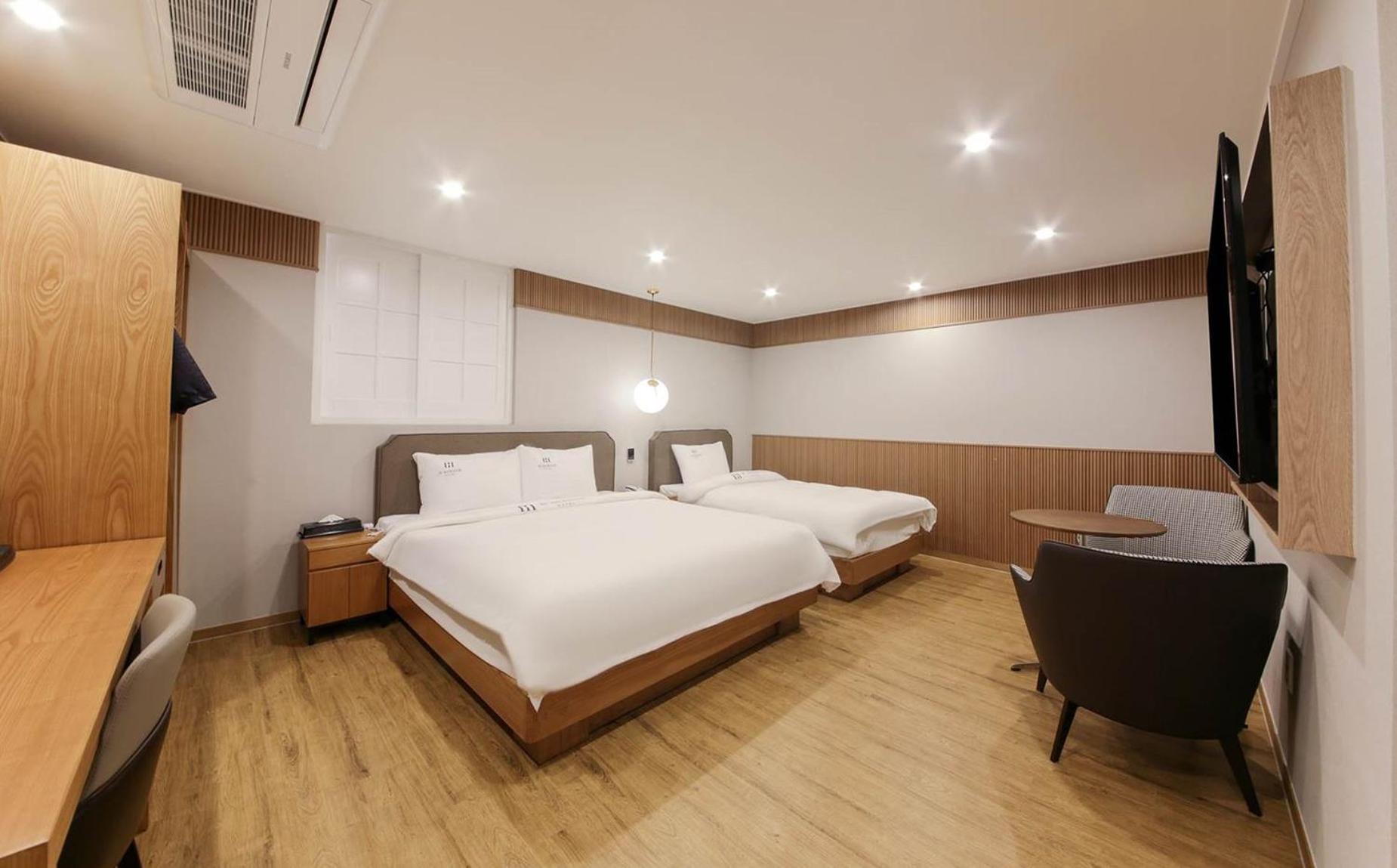 Twin Room - Photo 5