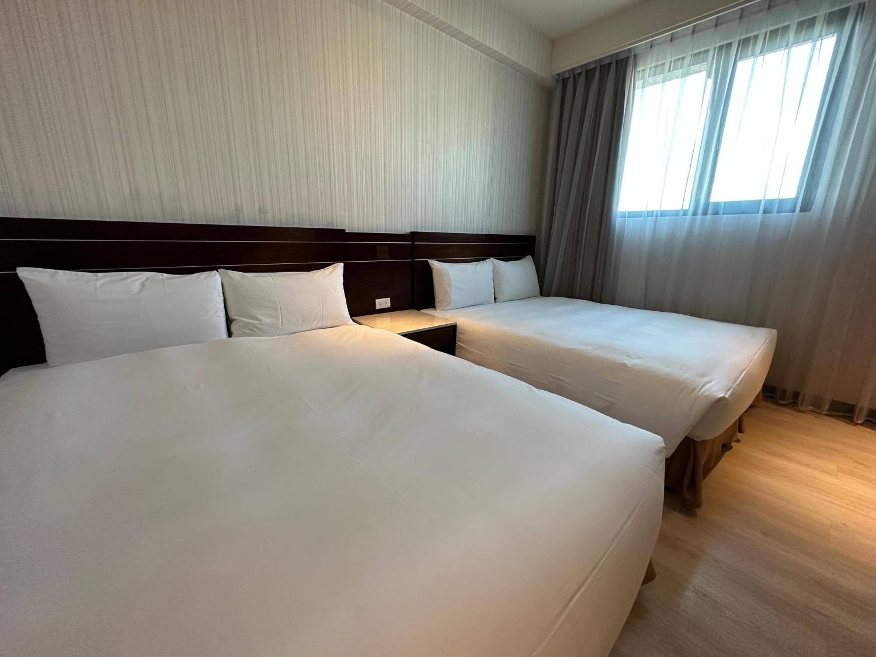Deluxe Quadruple Room - Photo 4