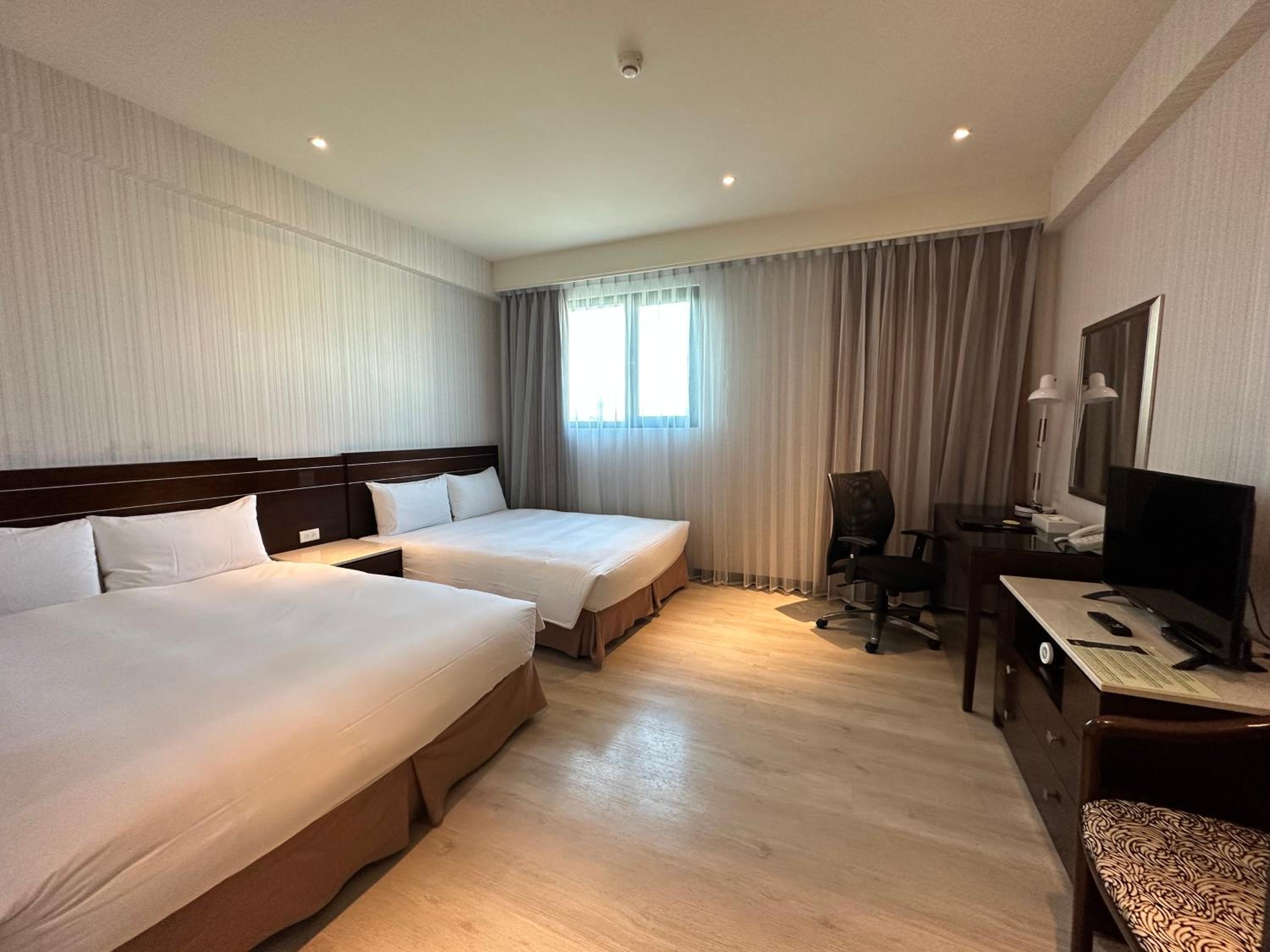 Deluxe Quadruple Room - Photo 5