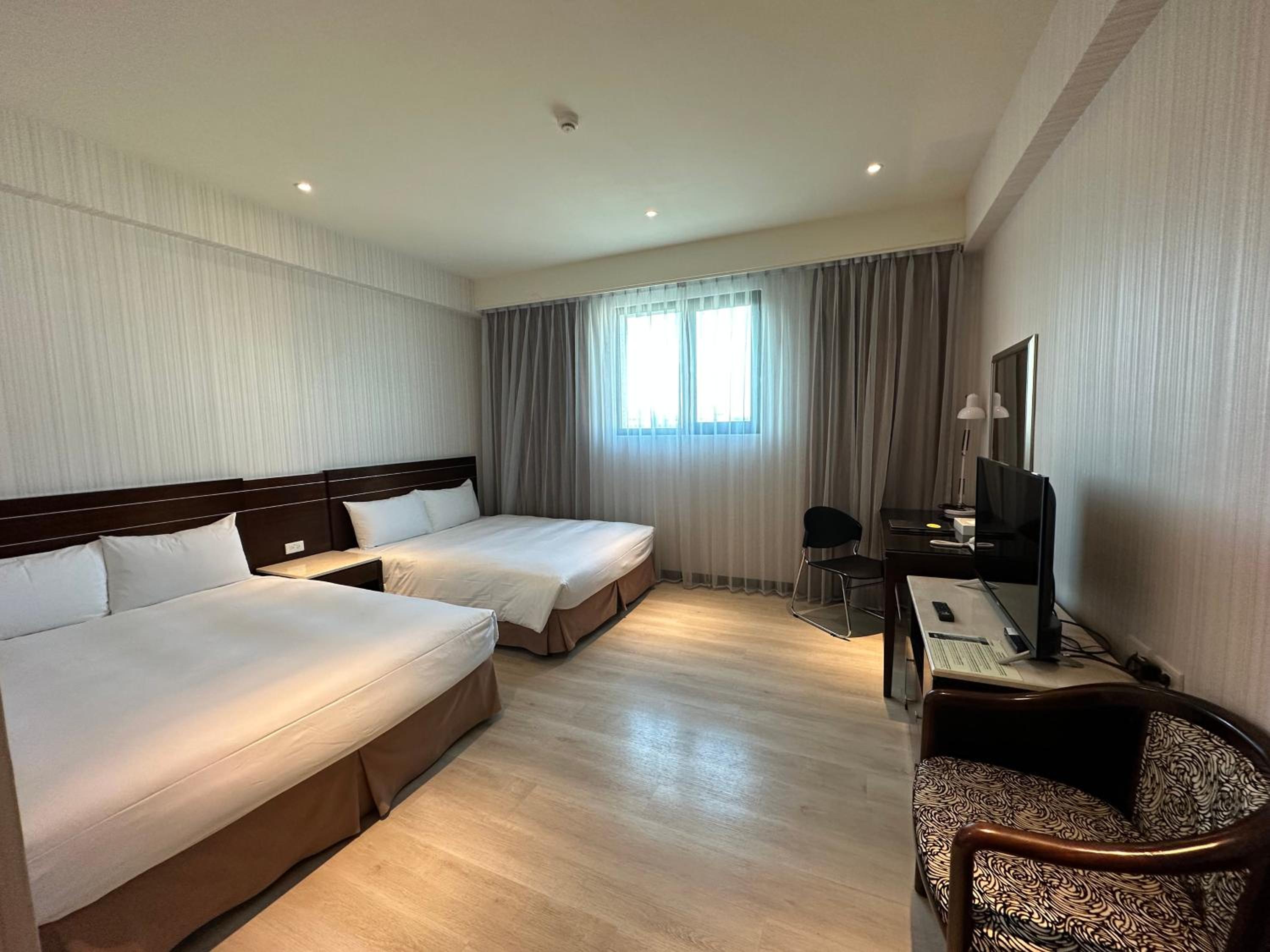 Deluxe Quadruple Room - Photo 6