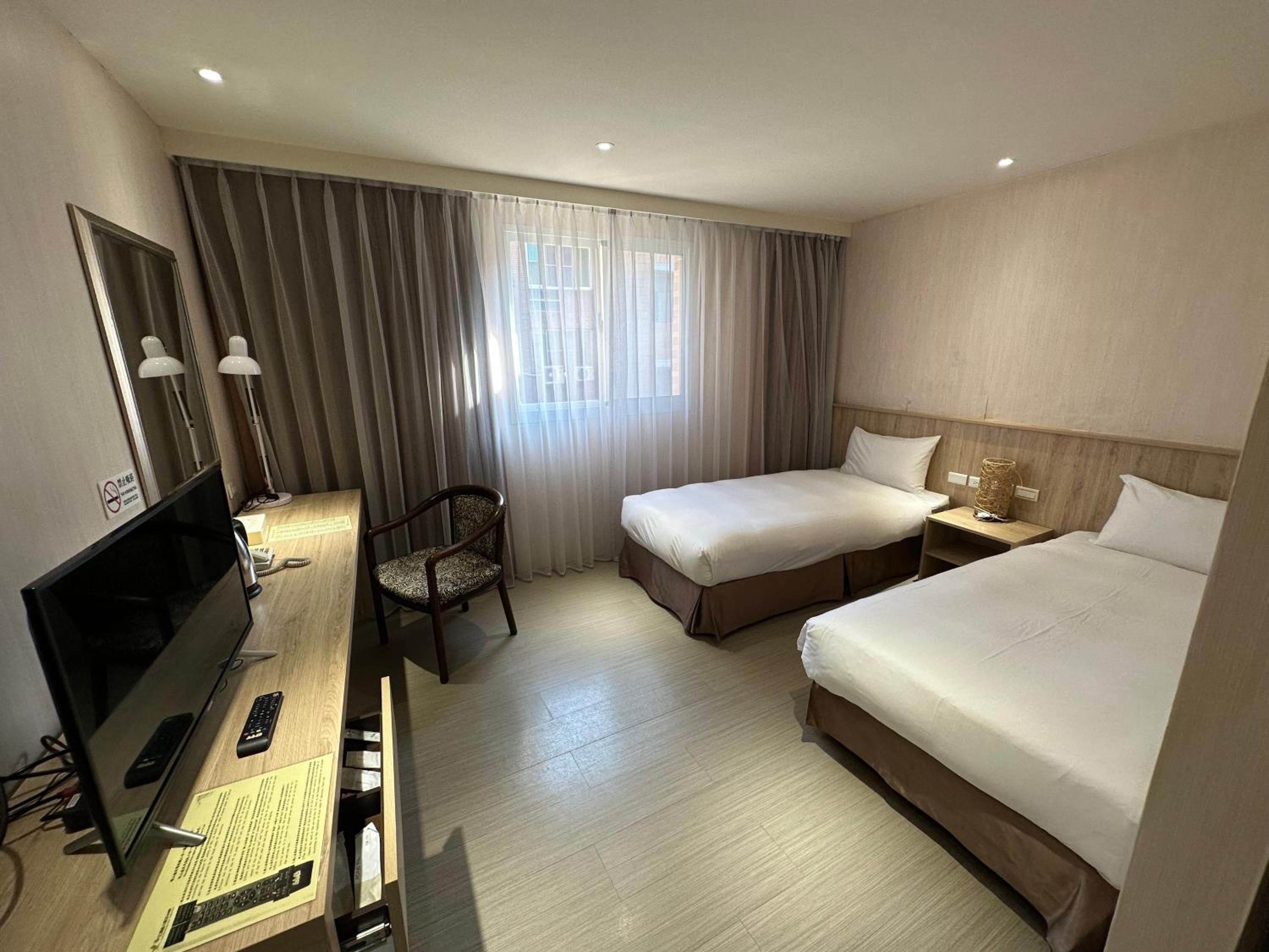 Deluxe Twin Room - Photo 4