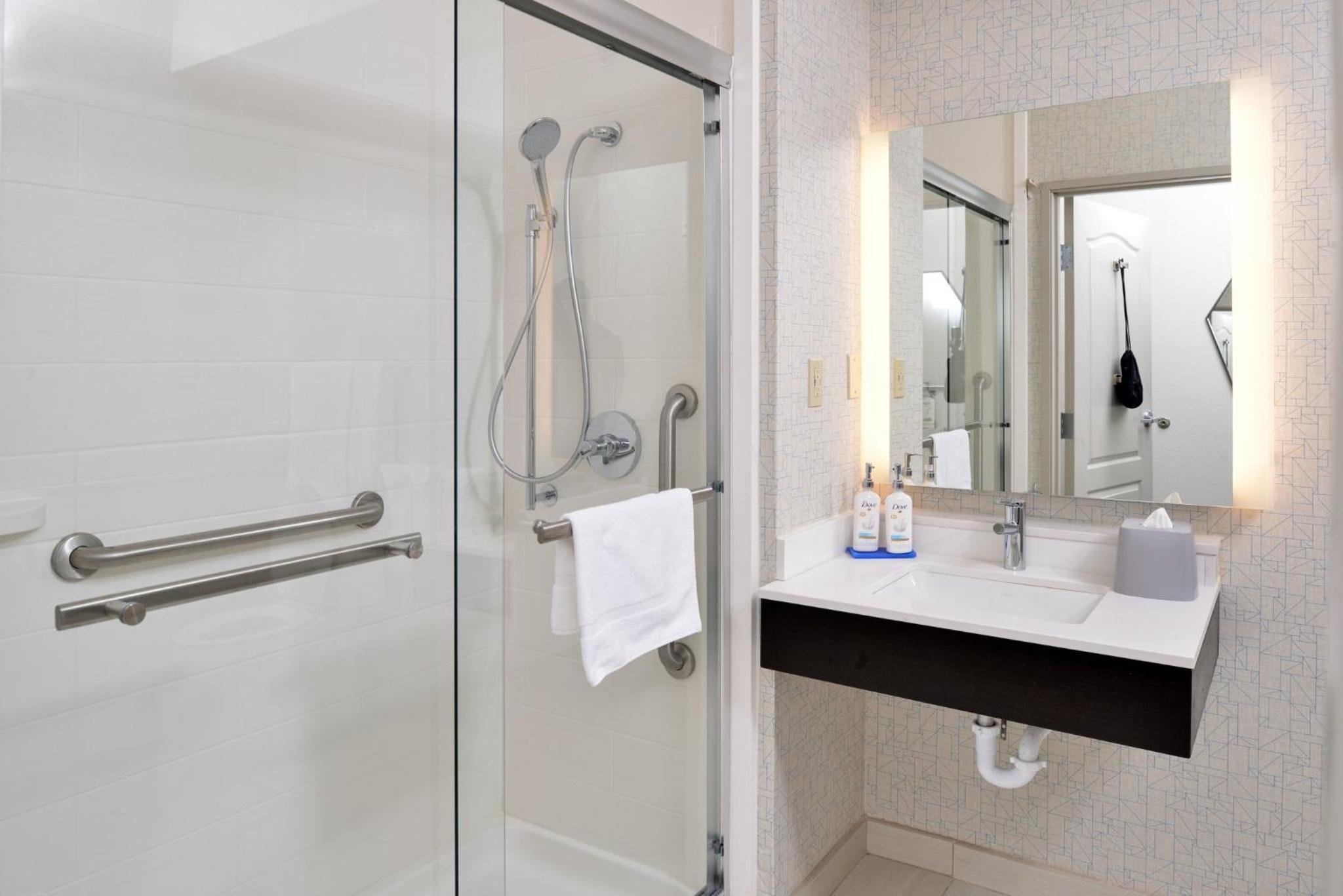 Deluxe King Room - Mobility Access - Photo 5