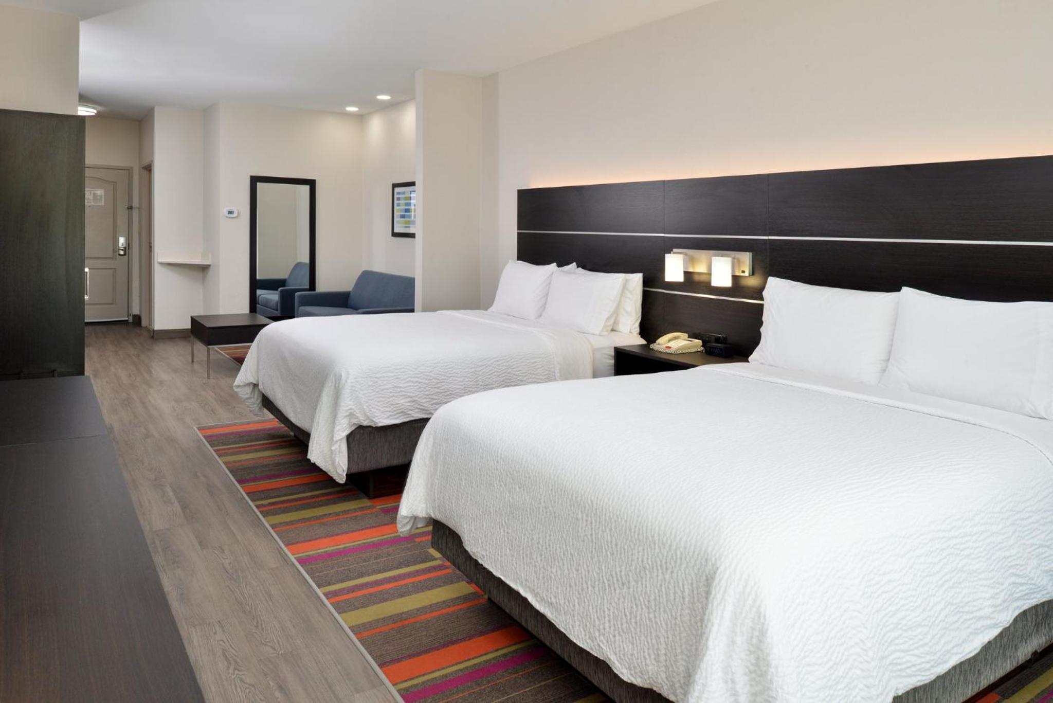 Deluxe Queen Suite - Disability Access/Non-Smoking photo 1