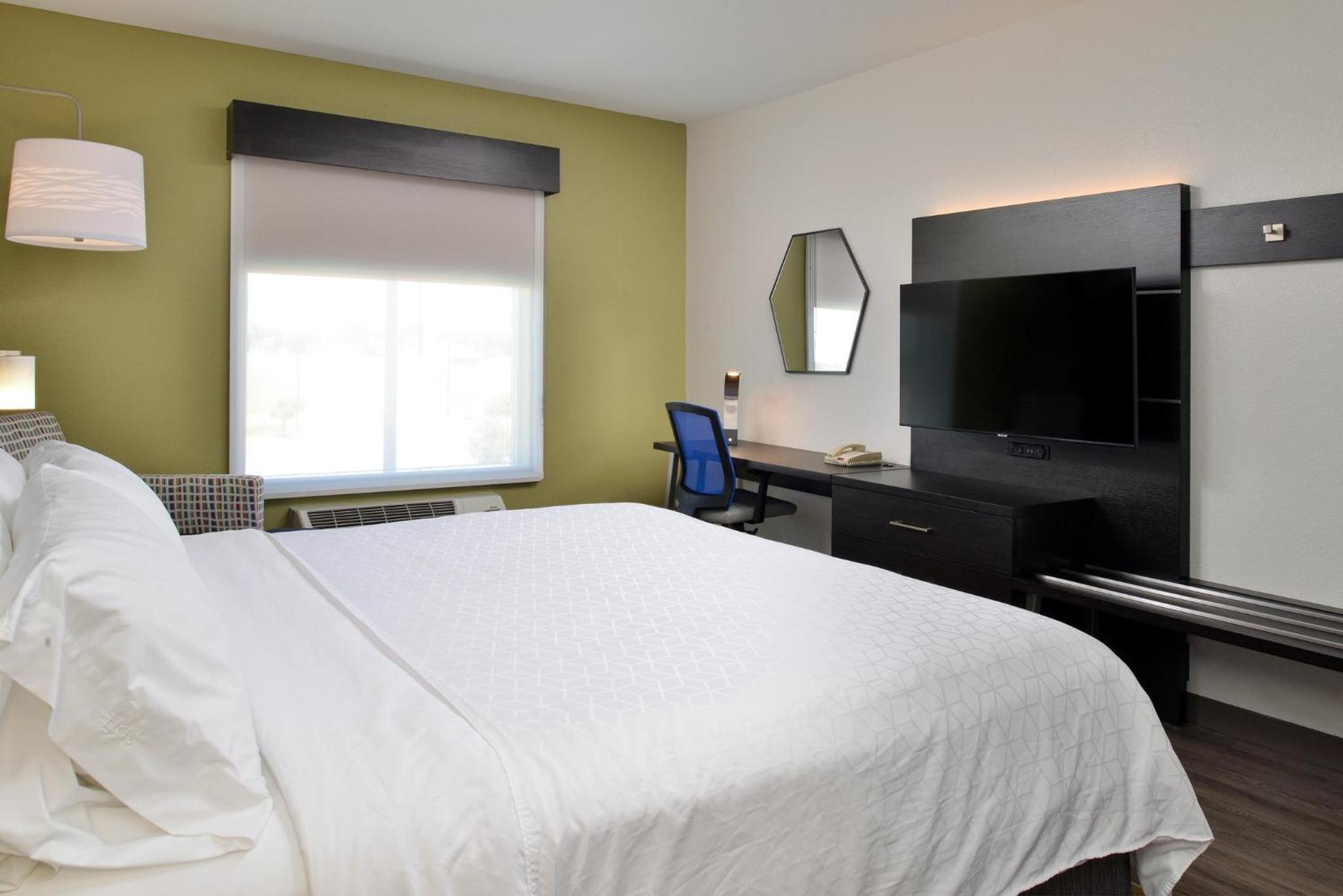 King Suite - Photo 3