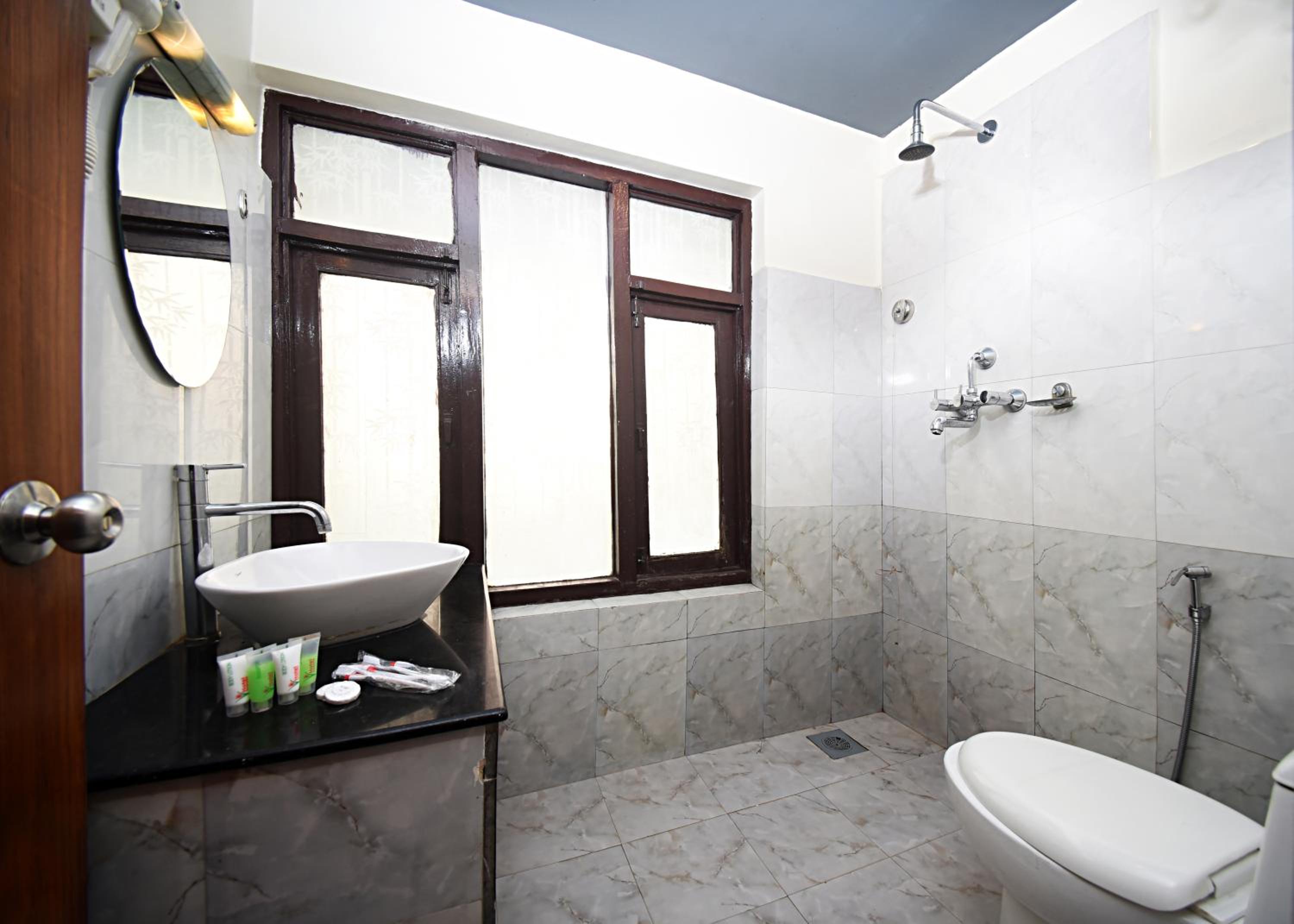 Deluxe Double Or Twin Room - Photo 7