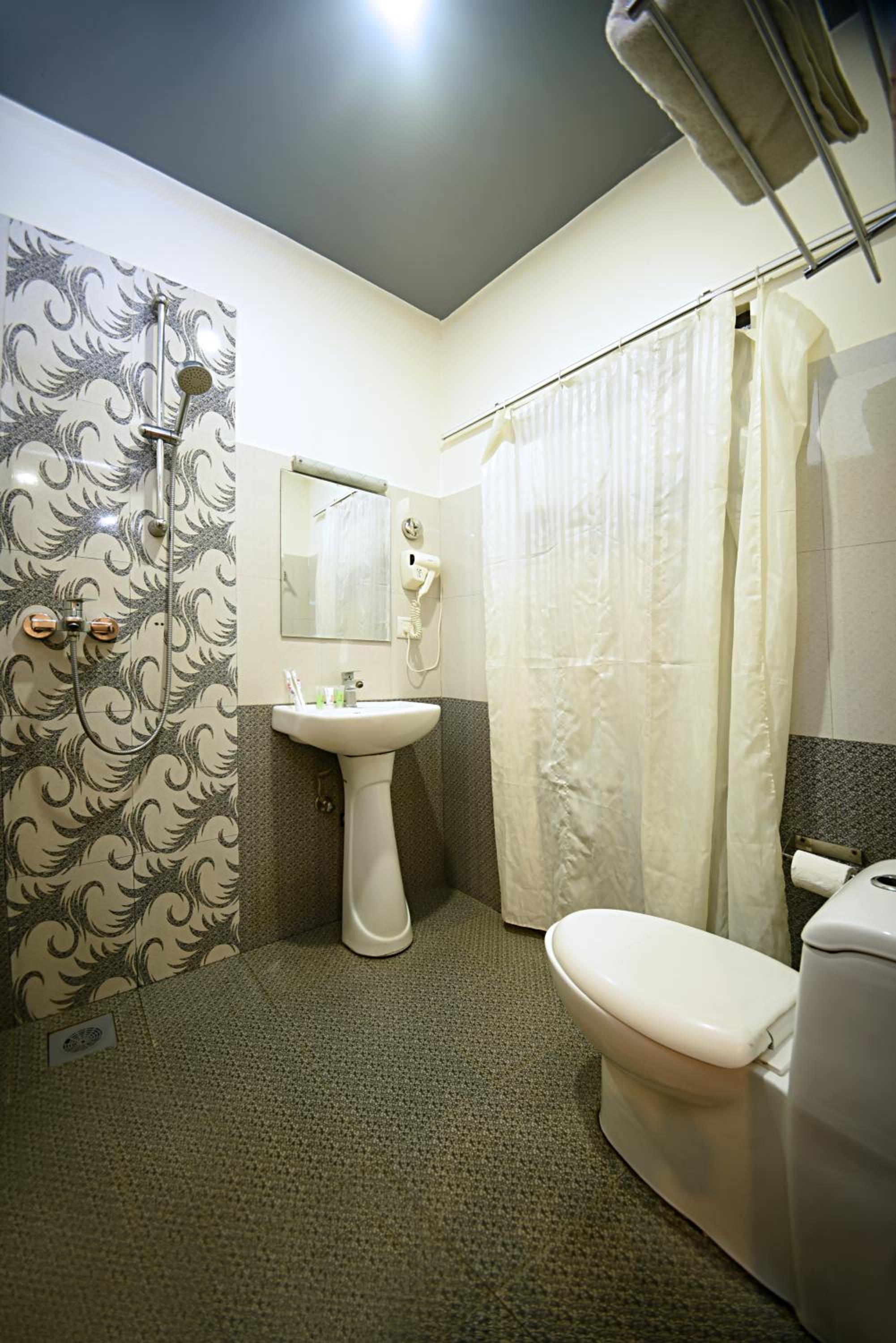 Deluxe Double Or Twin Room - Photo 6