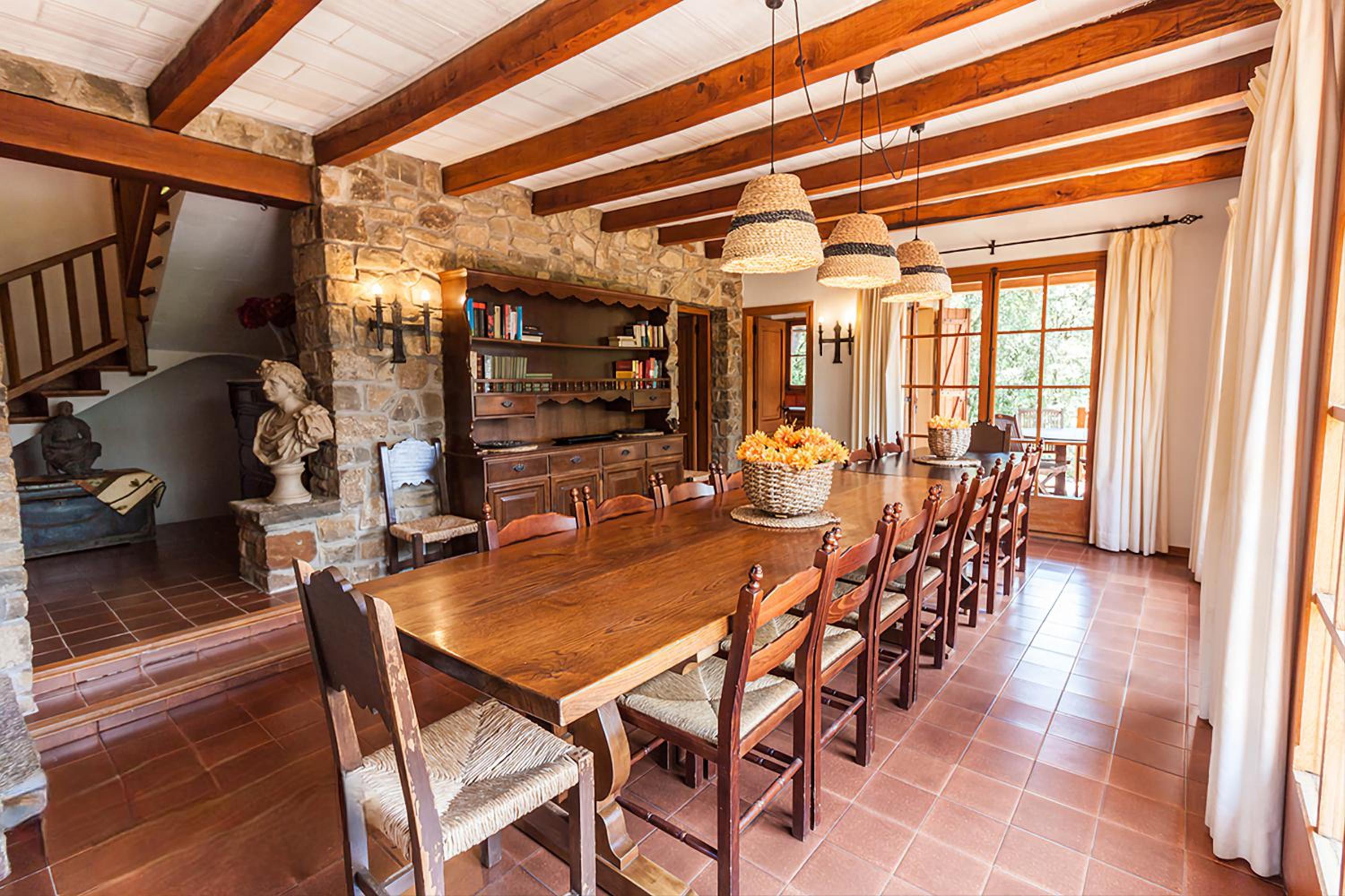 Seven-Bedroom House photo 3