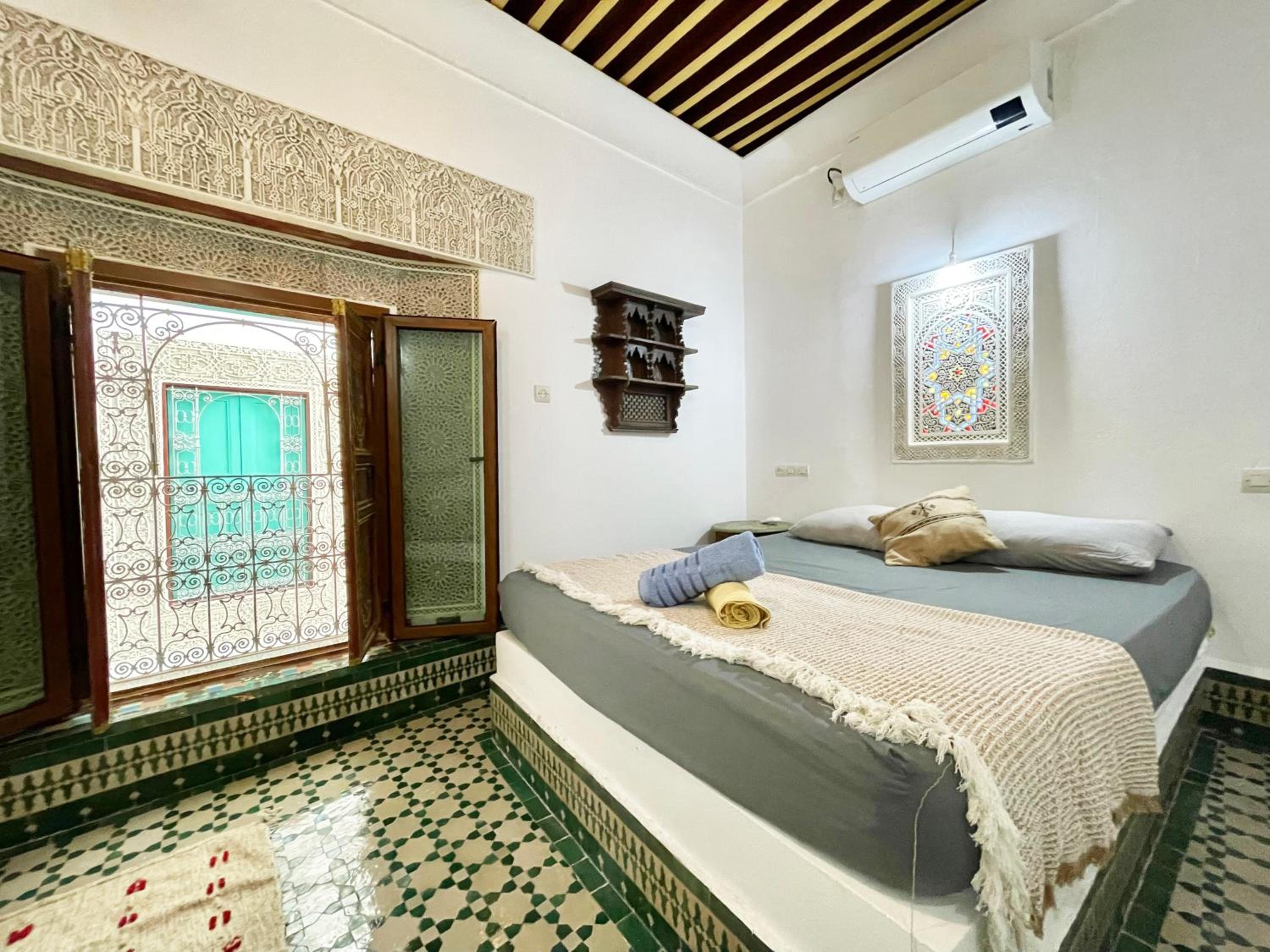 Double or Twin Room with Private Bathroom - Photo 13