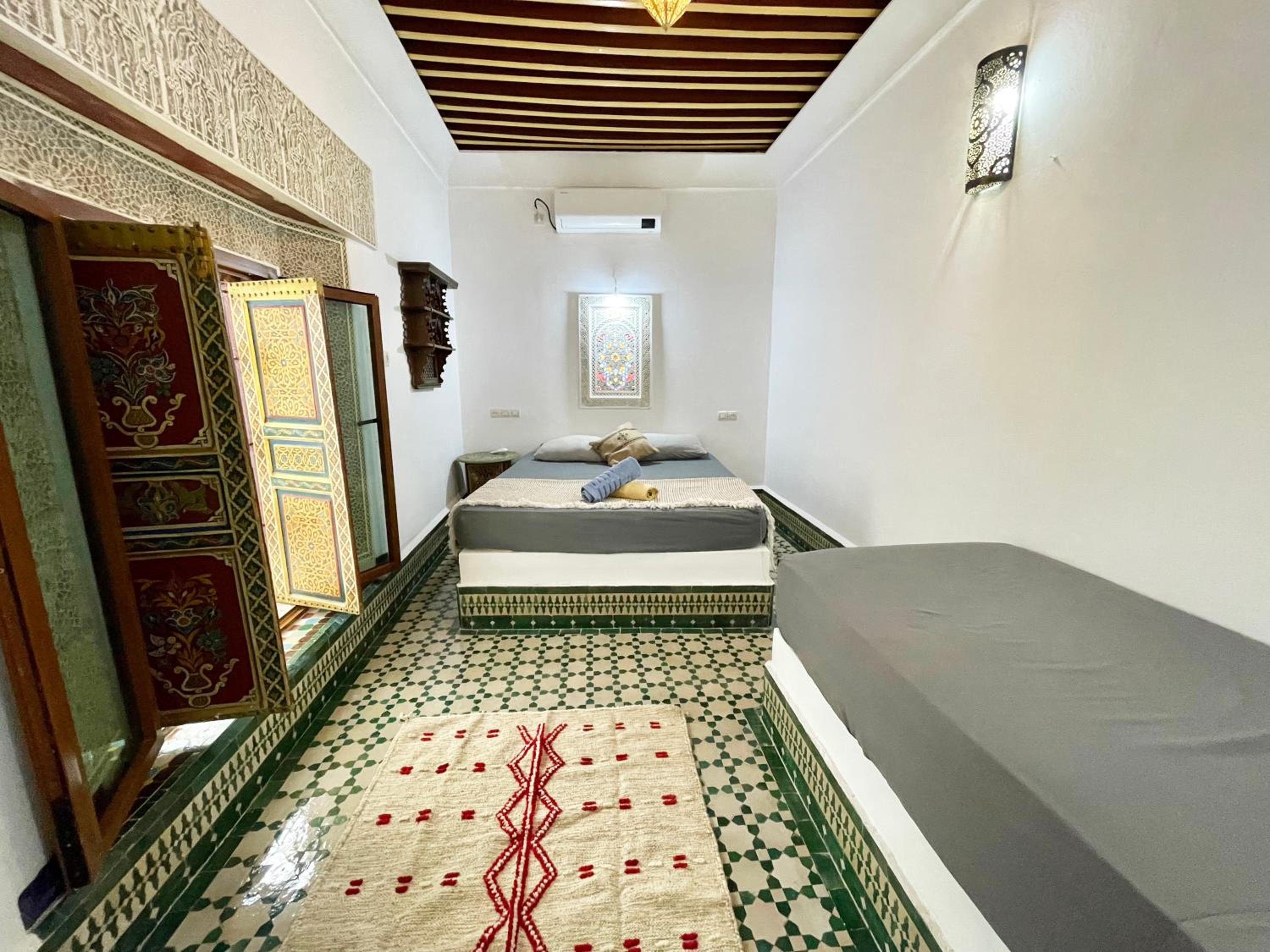 Double or Twin Room with Private Bathroom - Photo 1