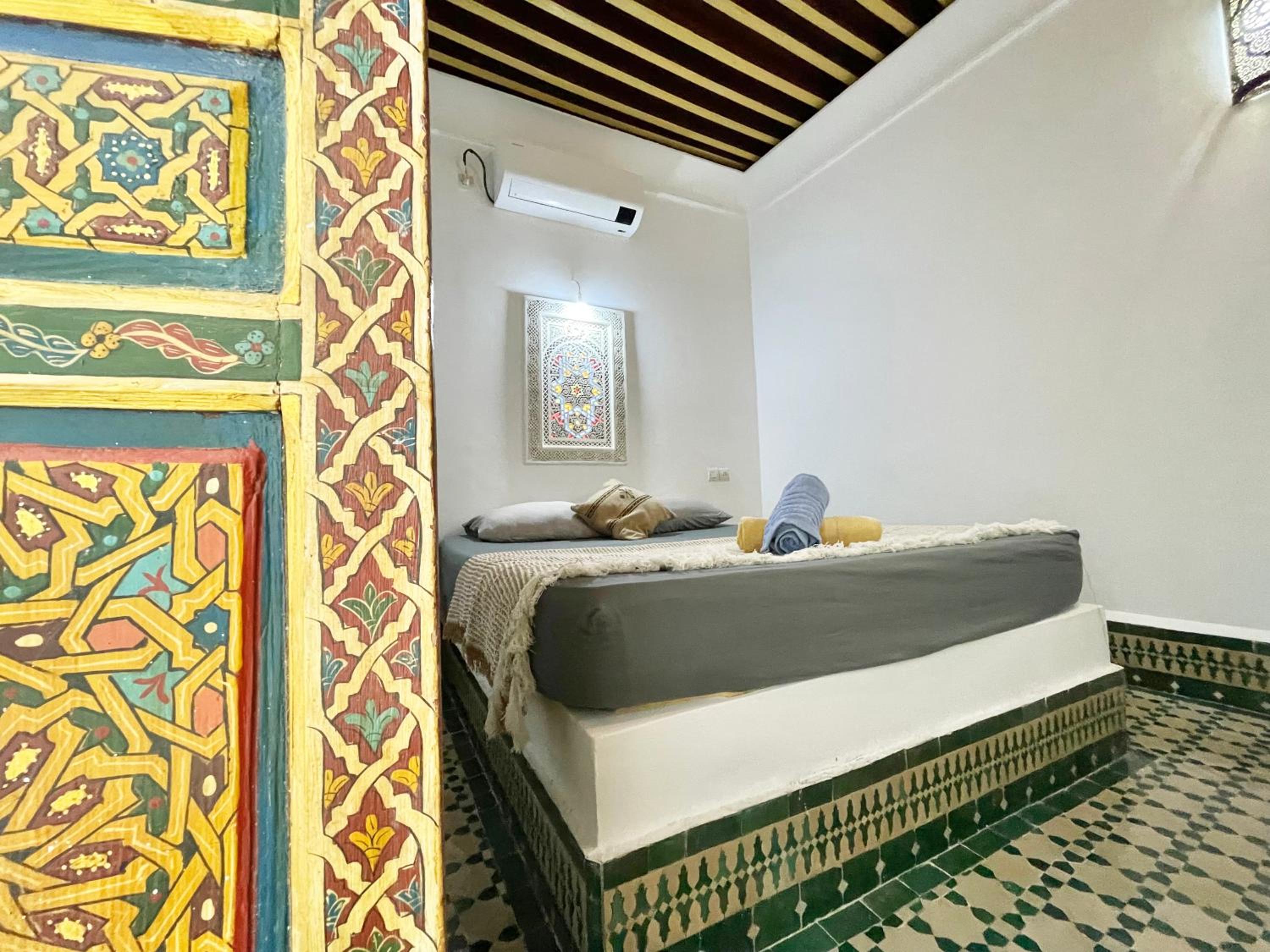 Double or Twin Room with Private Bathroom - Photo 15