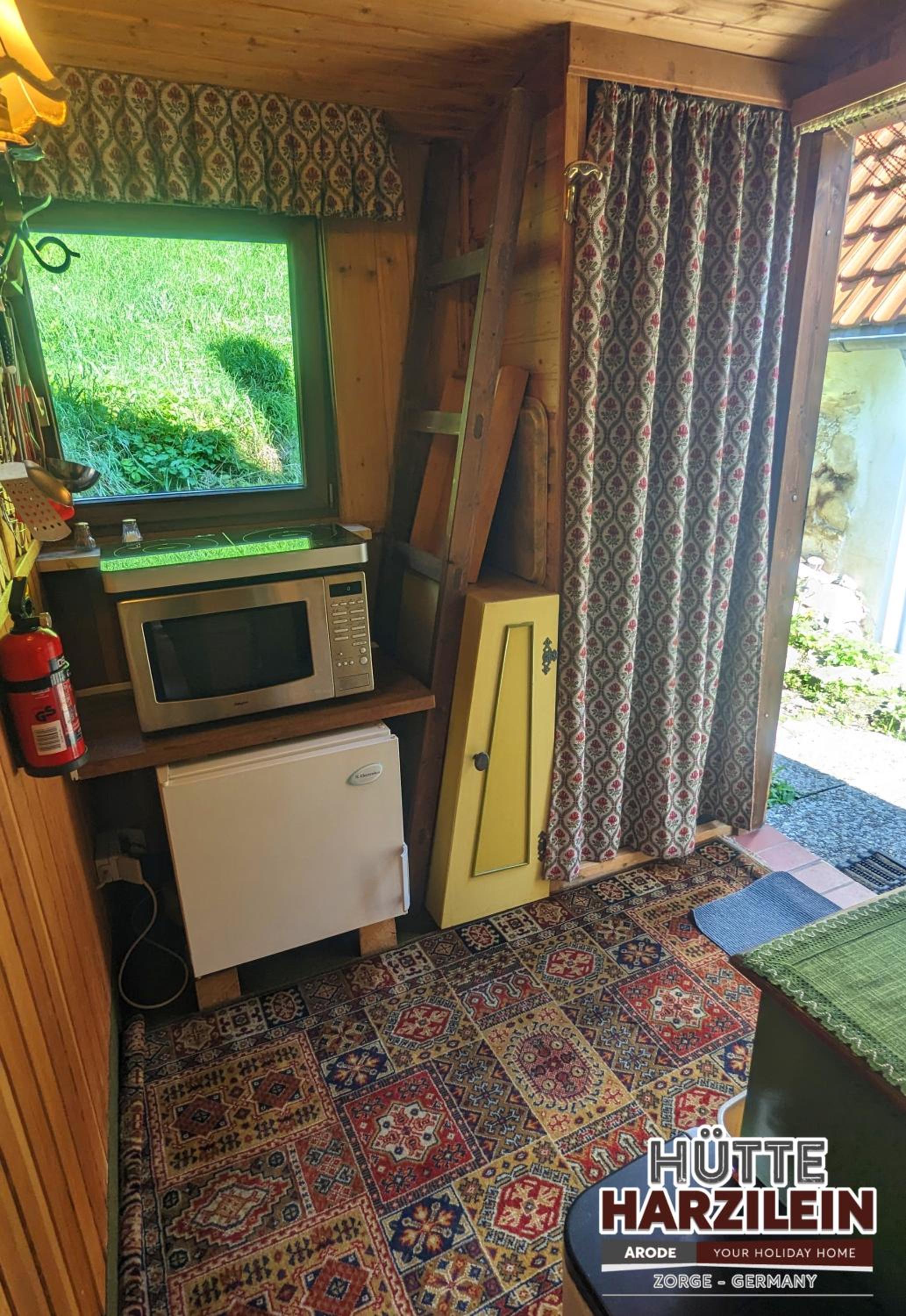 One-Bedroom House - Photo 32