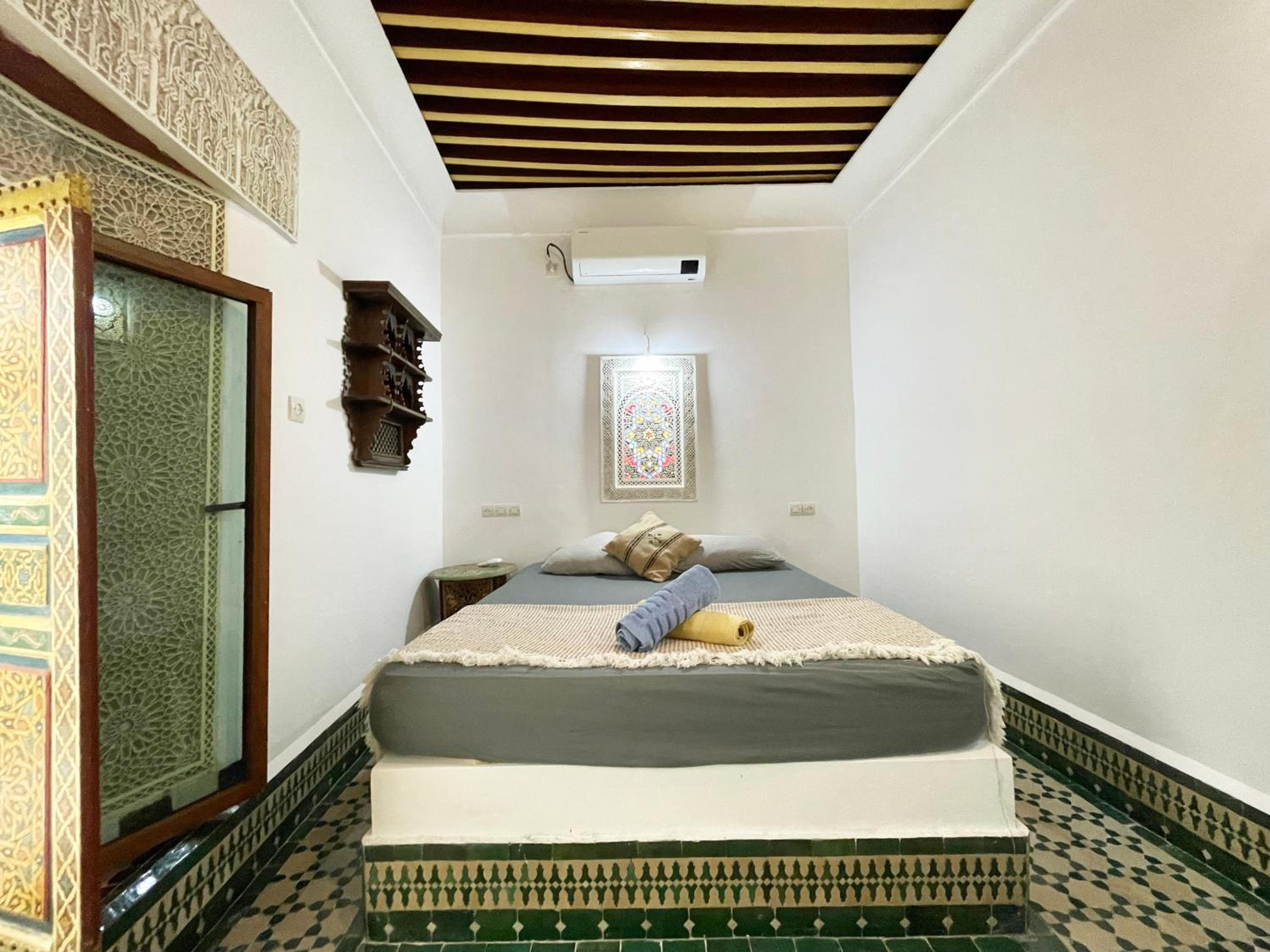 Double or Twin Room with Private Bathroom - Photo 3