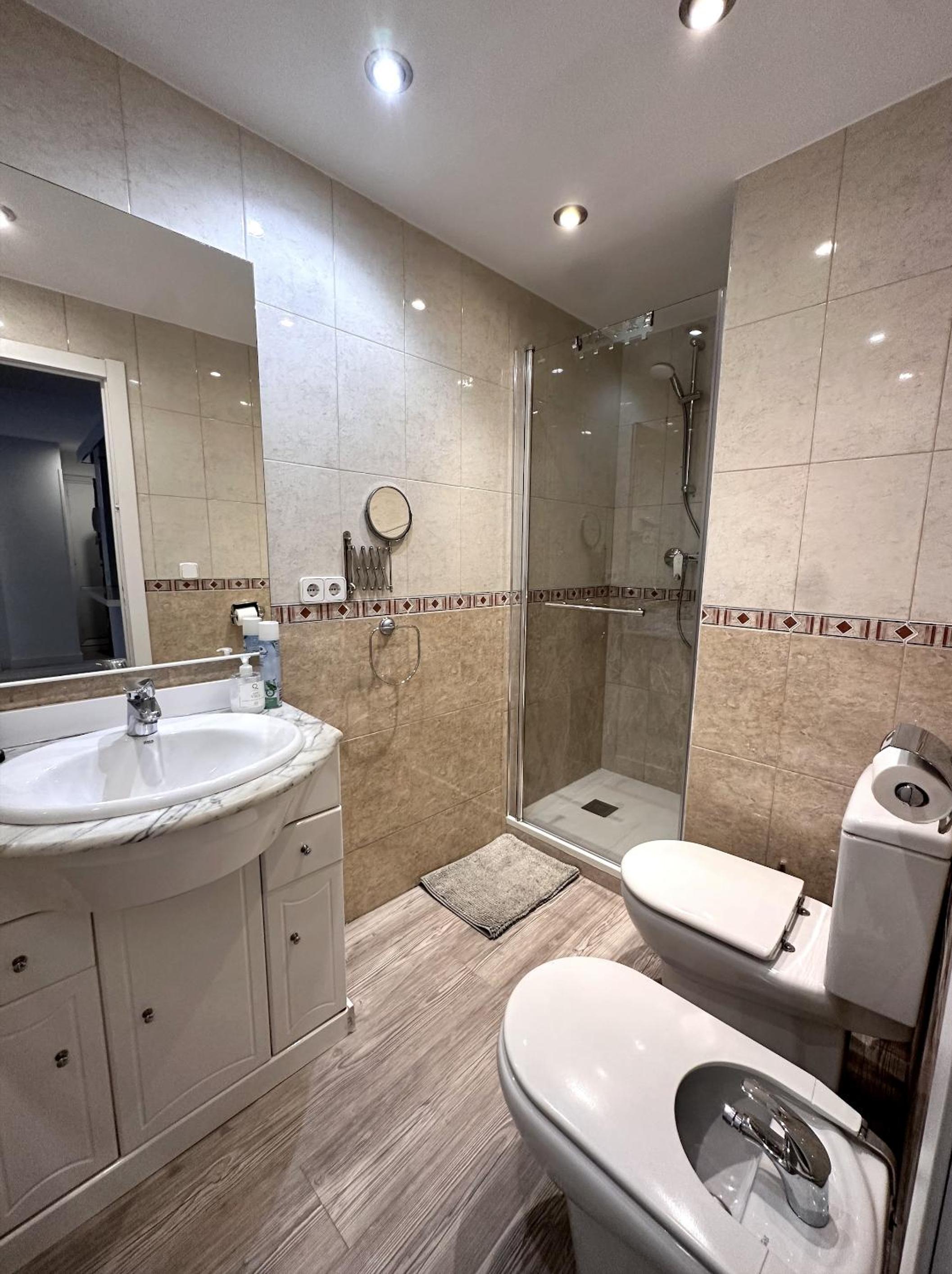 Deluxe One-Bedroom Apartment with Balcony  photo 3
