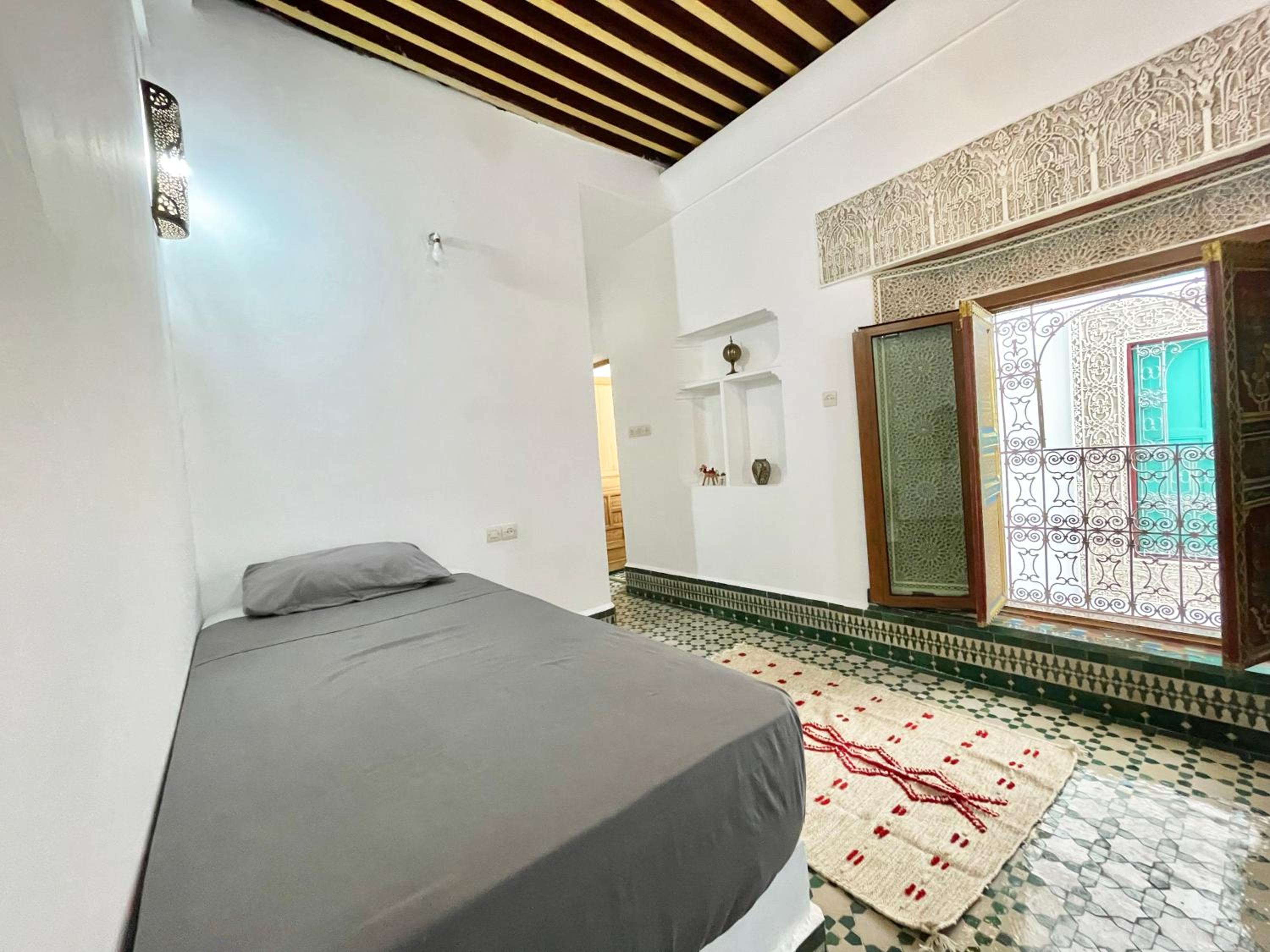Double or Twin Room with Private Bathroom - Photo 4