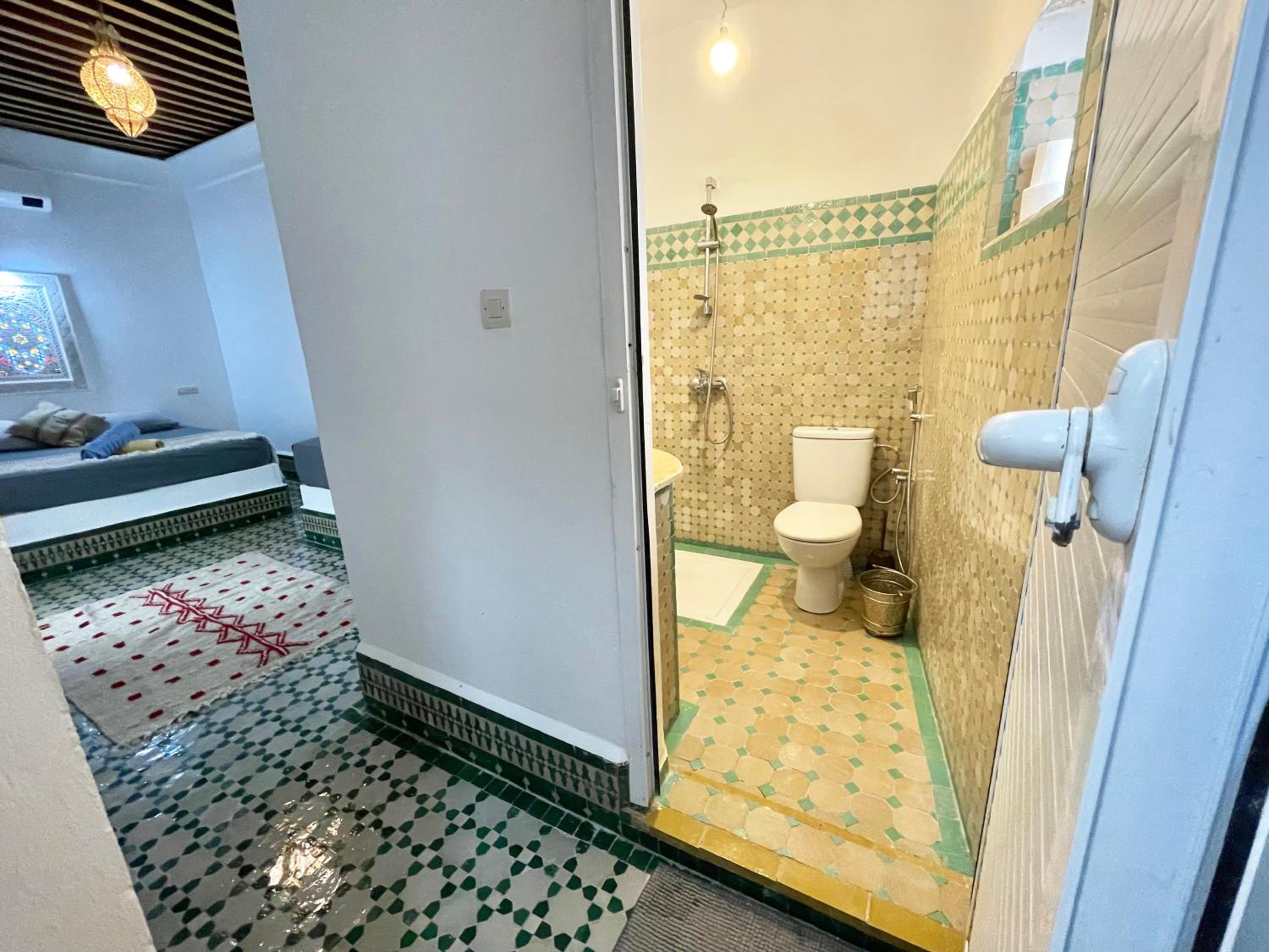 Double or Twin Room with Private Bathroom - Photo 7