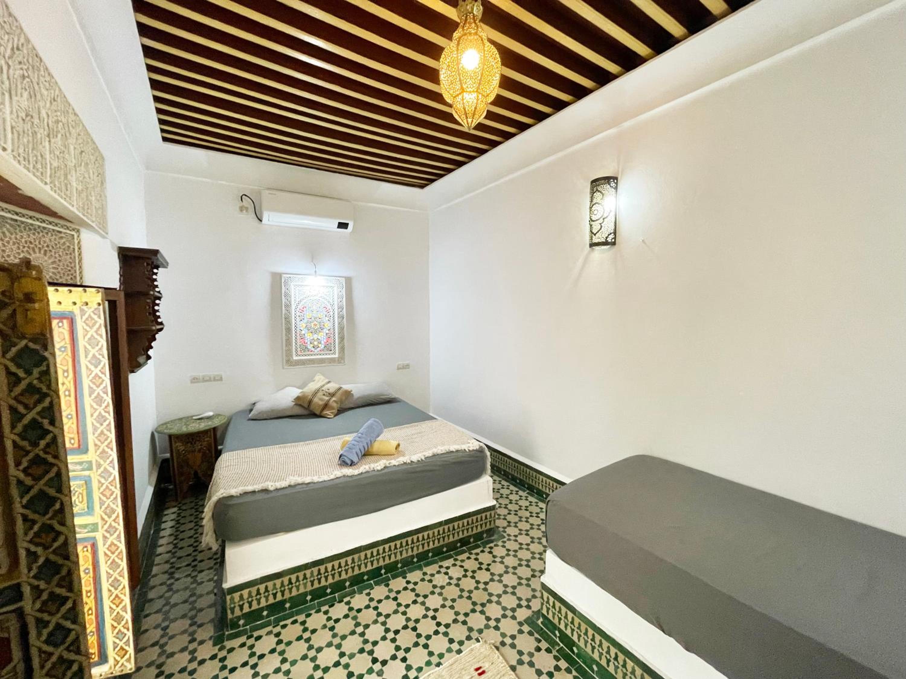 Double or Twin Room with Private Bathroom - Photo 14