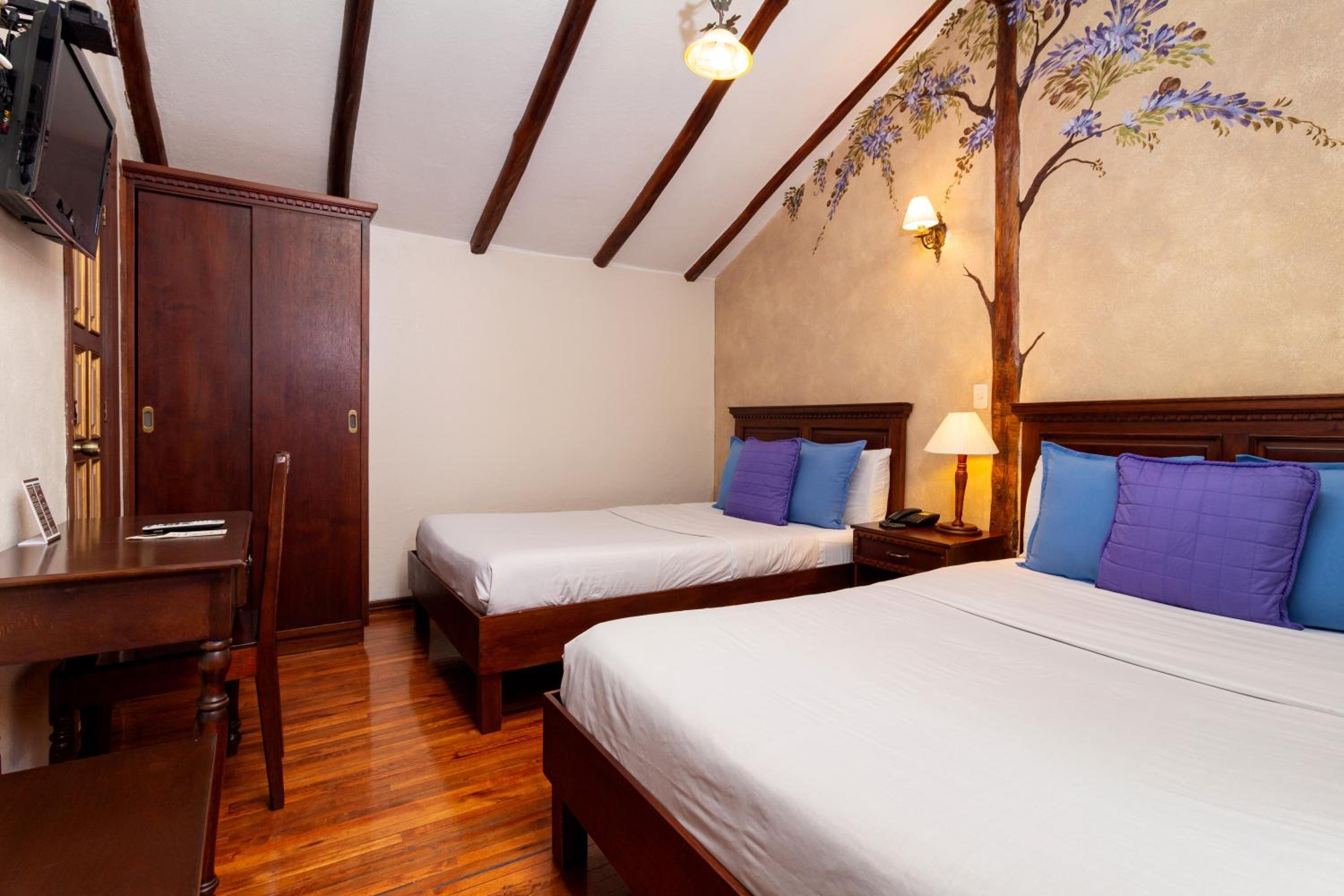 Economy Twin Room photo 2