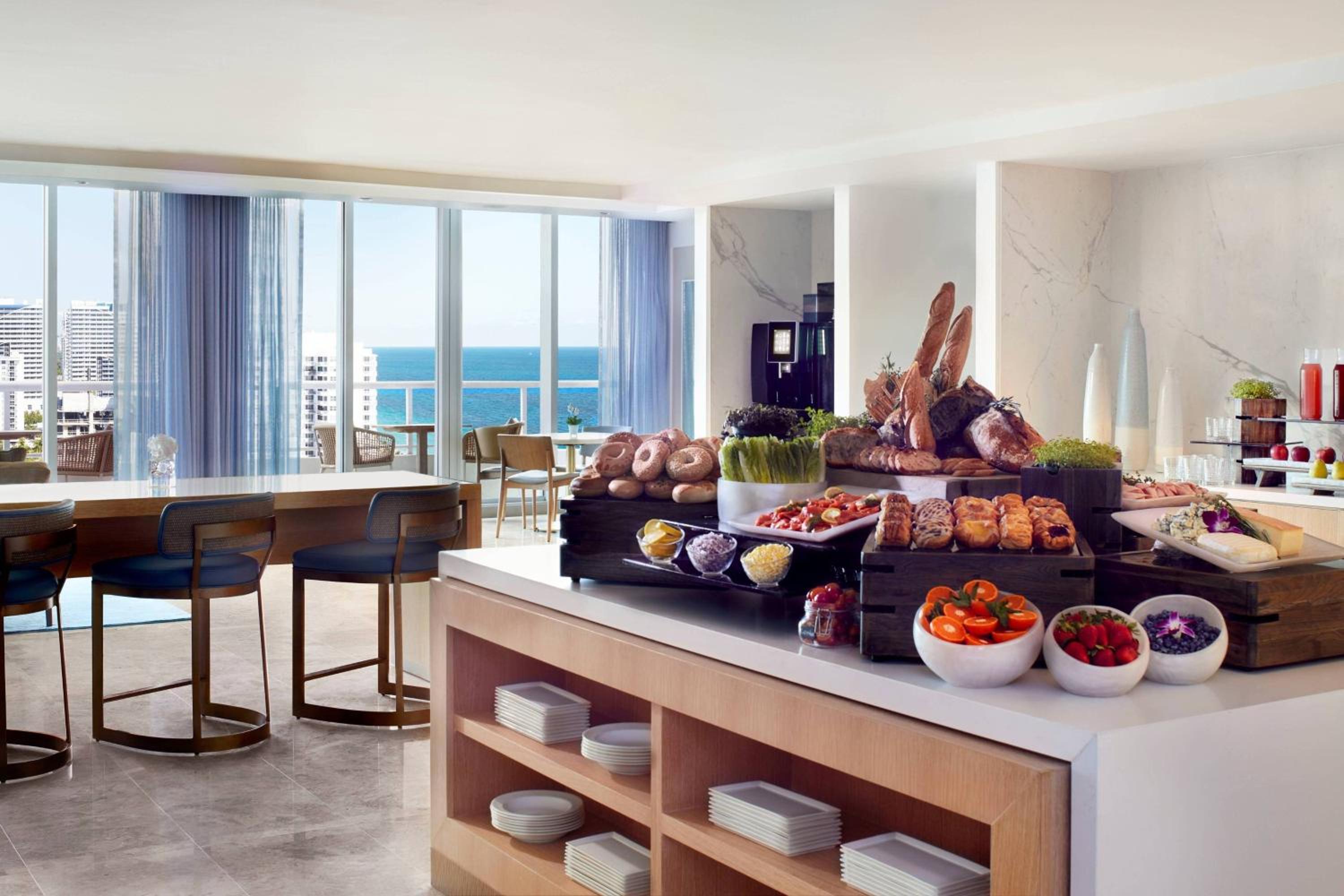 Oceanfront King Room with Club Access - Photo 6