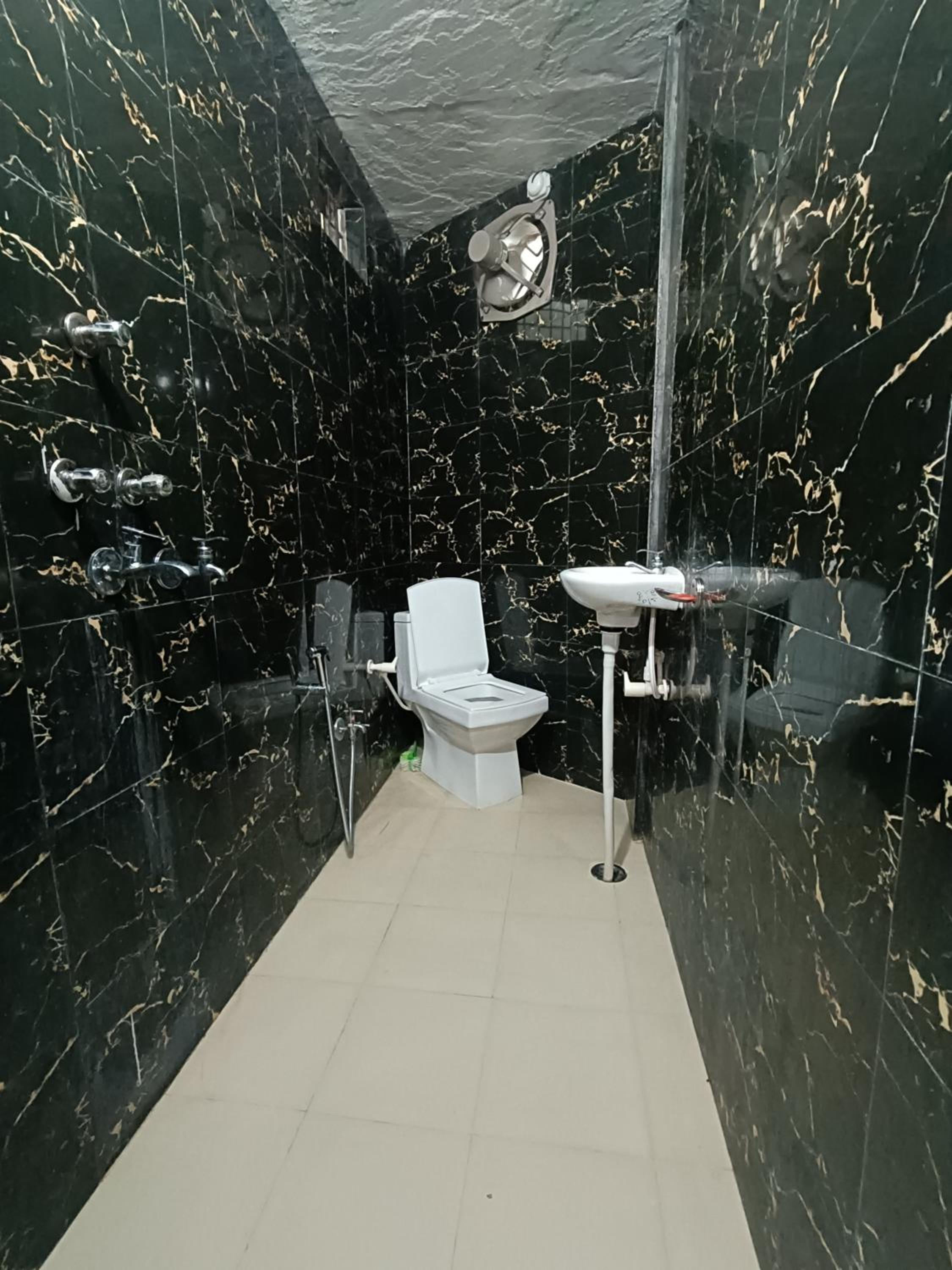 Double Room with Private Bathroom photo 2