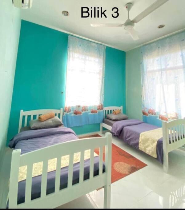Five-Bedroom House photo 3