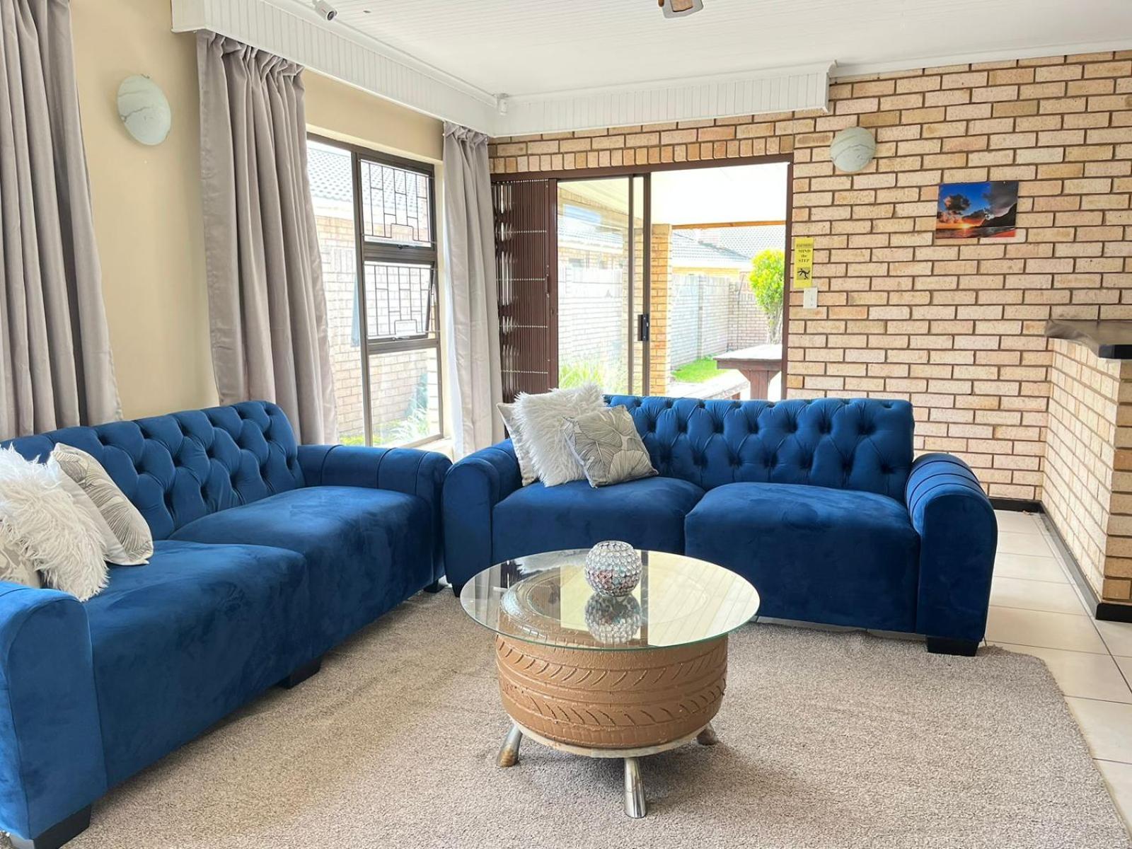 Six-Bedroom House photo 1