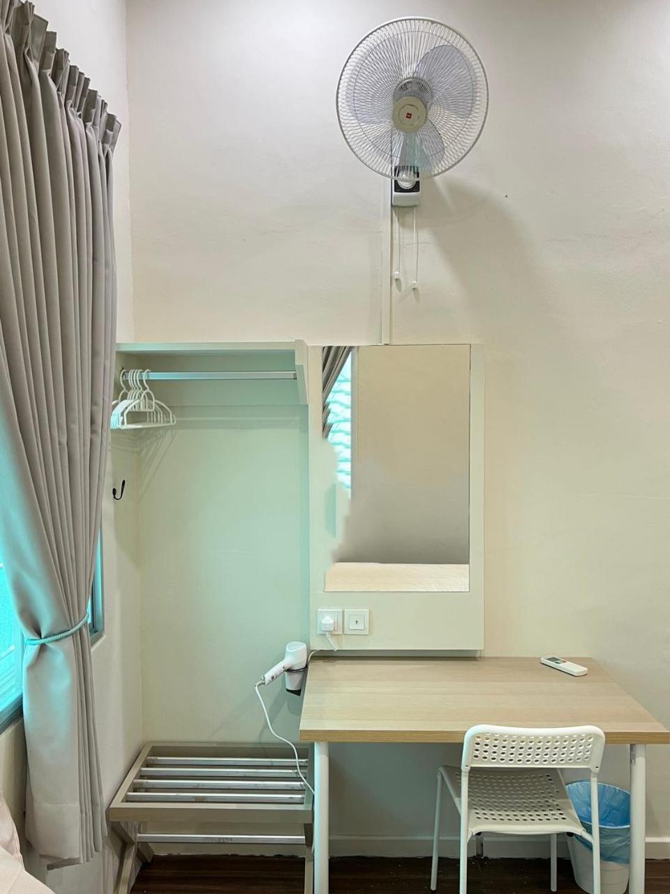 Double Room with Private Bathroom - Photo 18