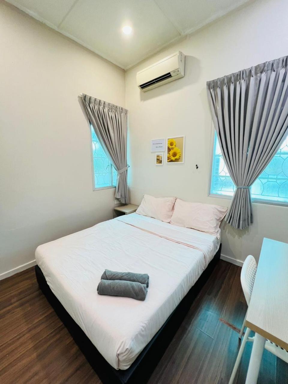 Double Room with Private Bathroom - Photo 17