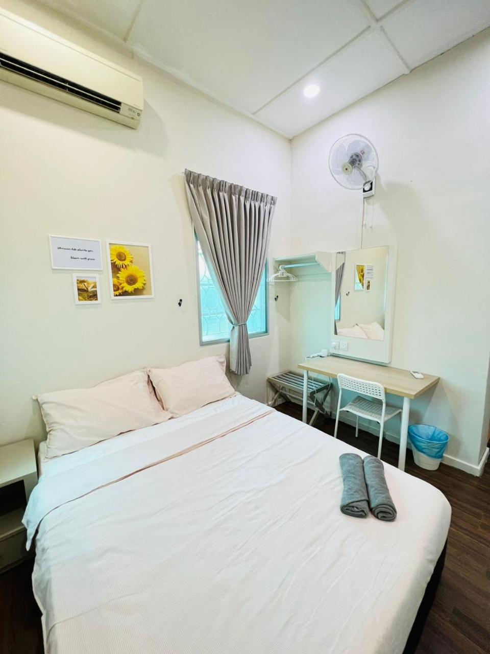 Double Room with Private Bathroom - Photo 15