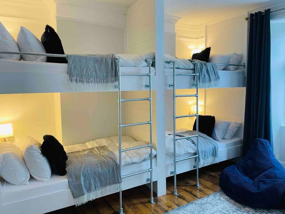 Four-Bedroom House photo 1