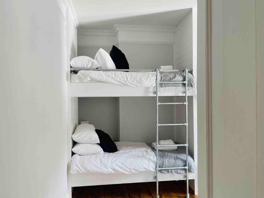 Four-Bedroom House photo 2