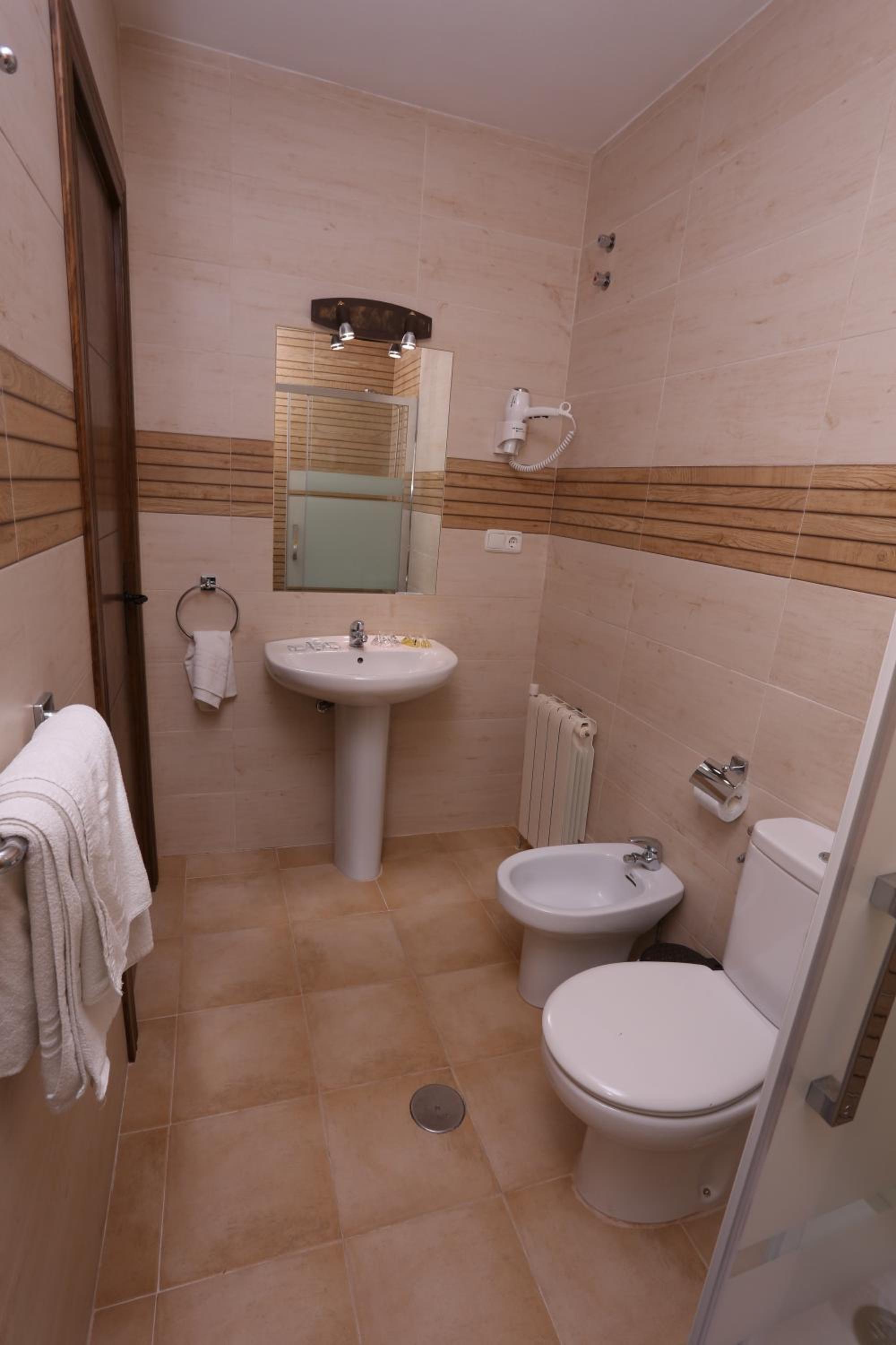 Triple Room - Photo 6