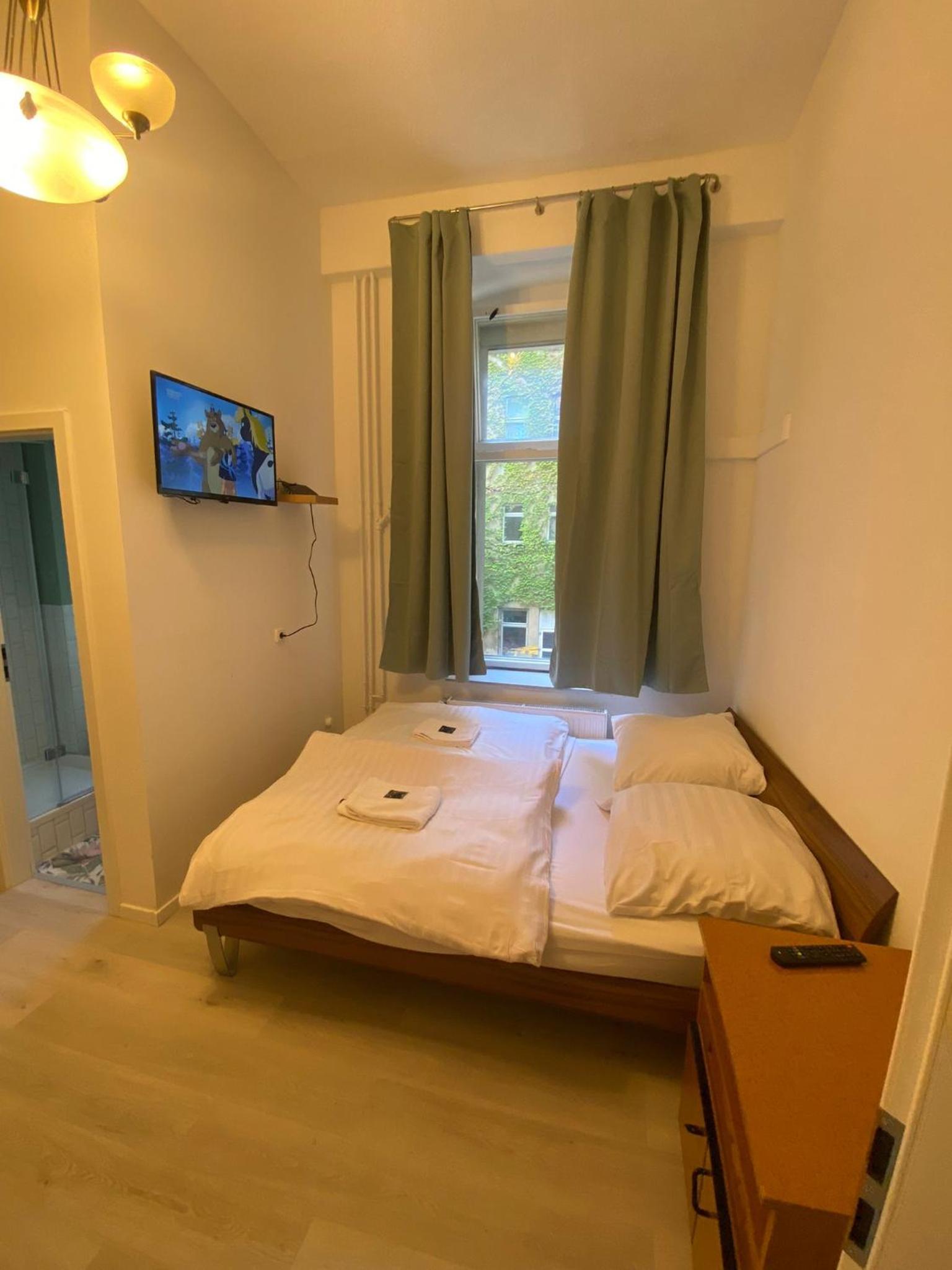 Double Room with Private Bathroom photo 2