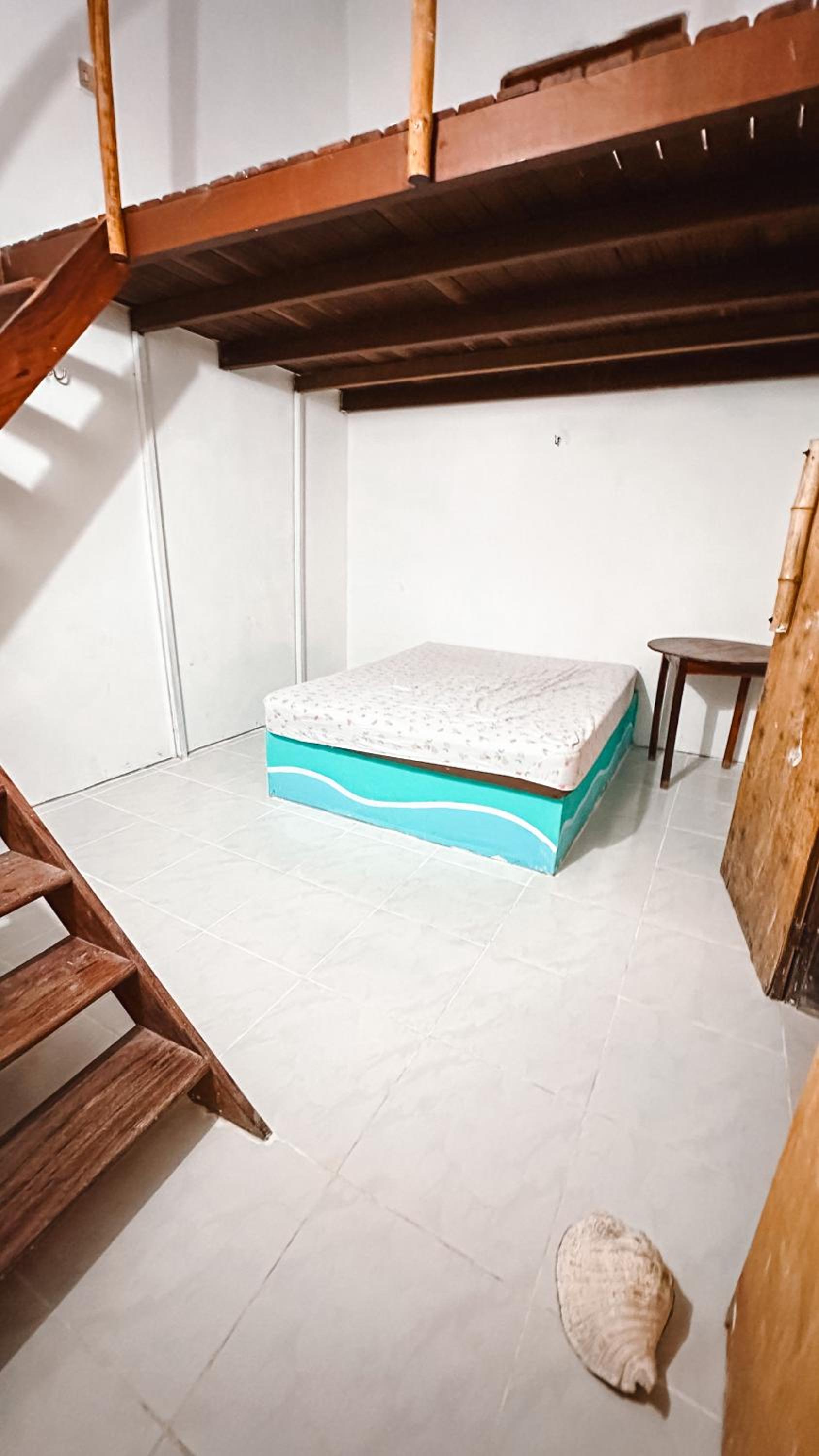 Six-Bedroom House photo 1