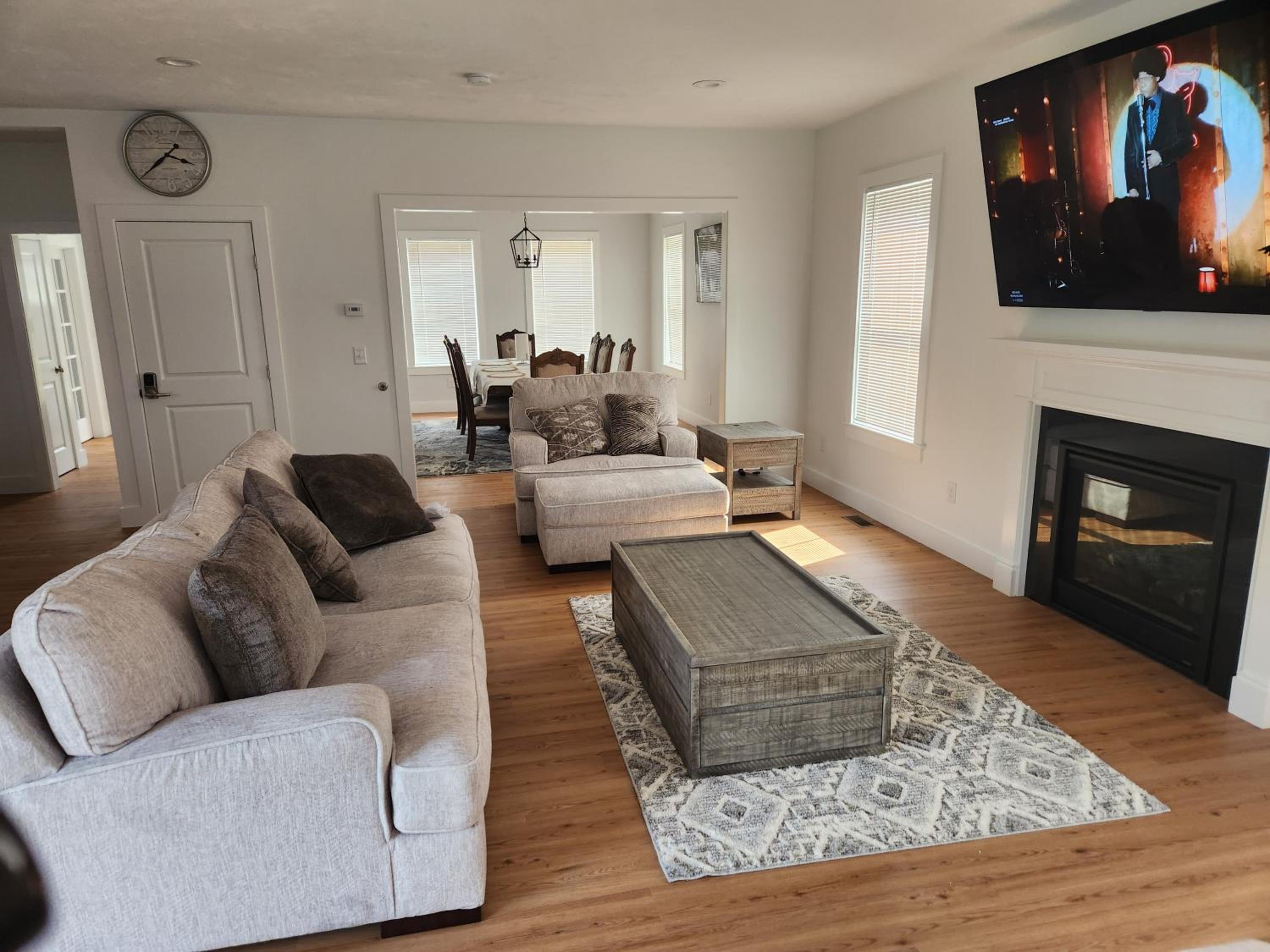 Five-Bedroom House photo 1
