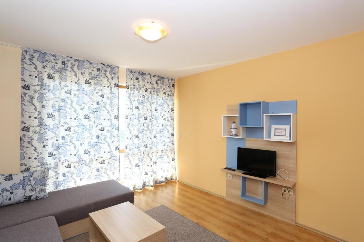 One-Bedroom Apartment with Balcony - Photo 3
