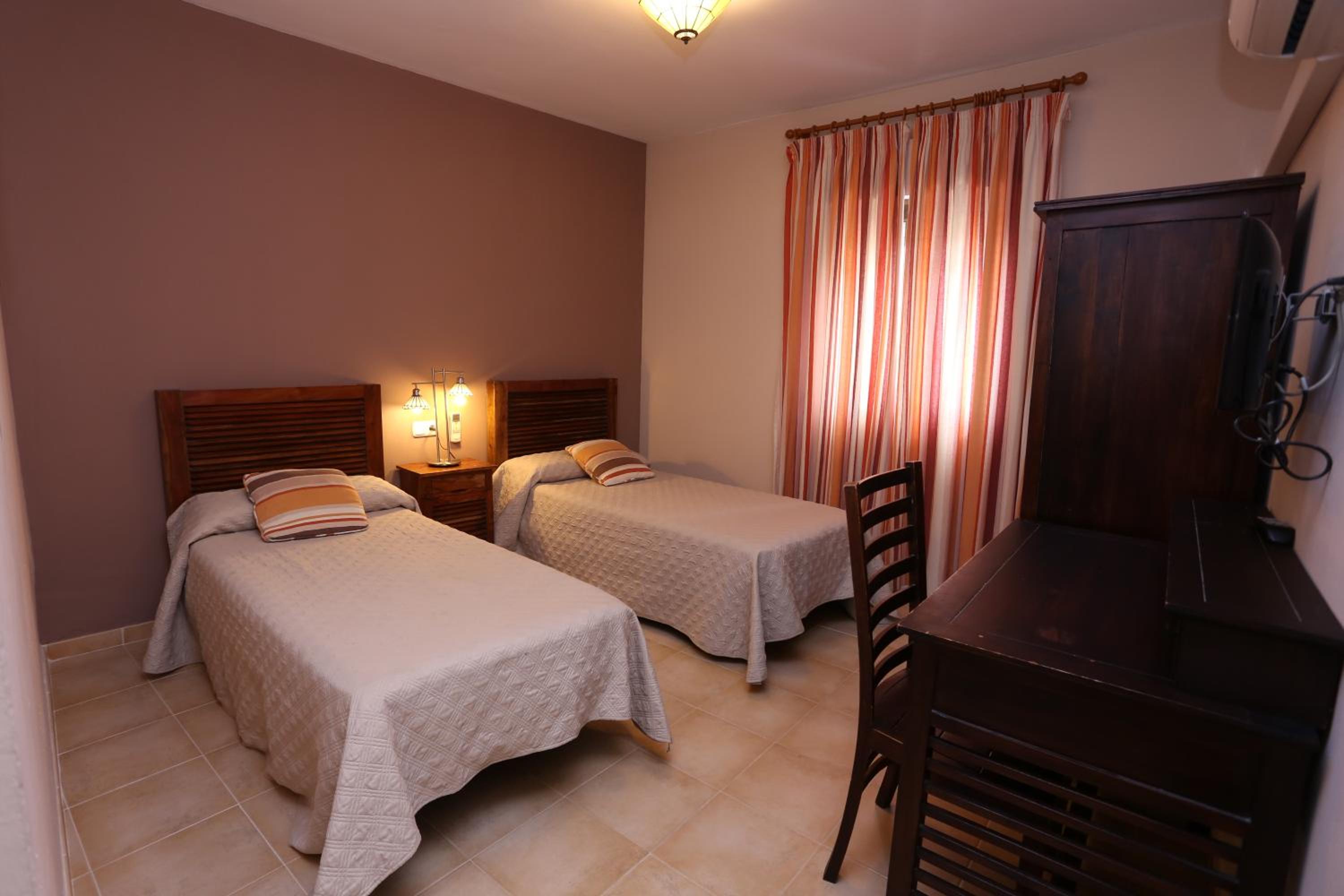 Twin Room - Photo 5