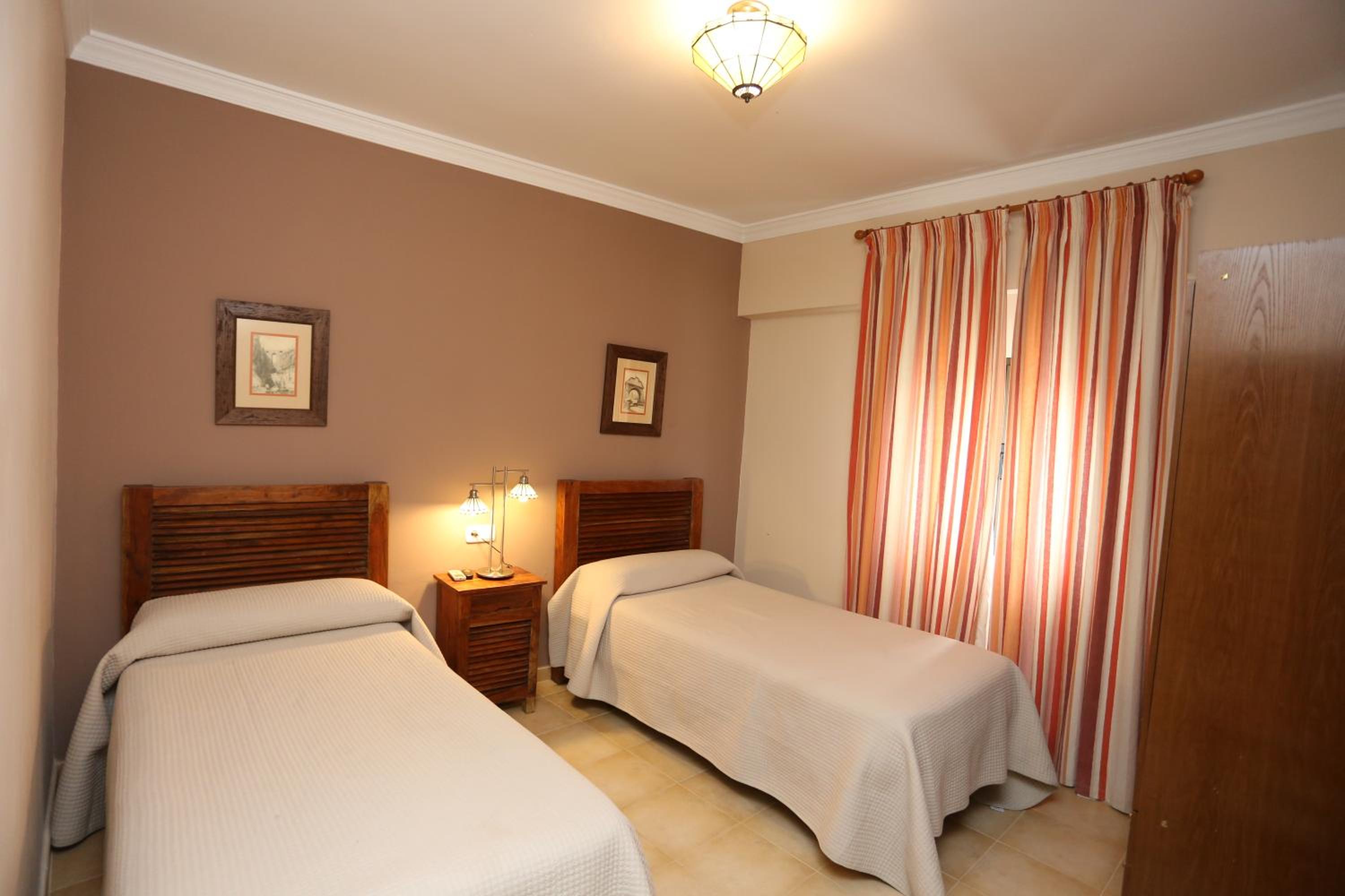 Twin Room - Photo 1