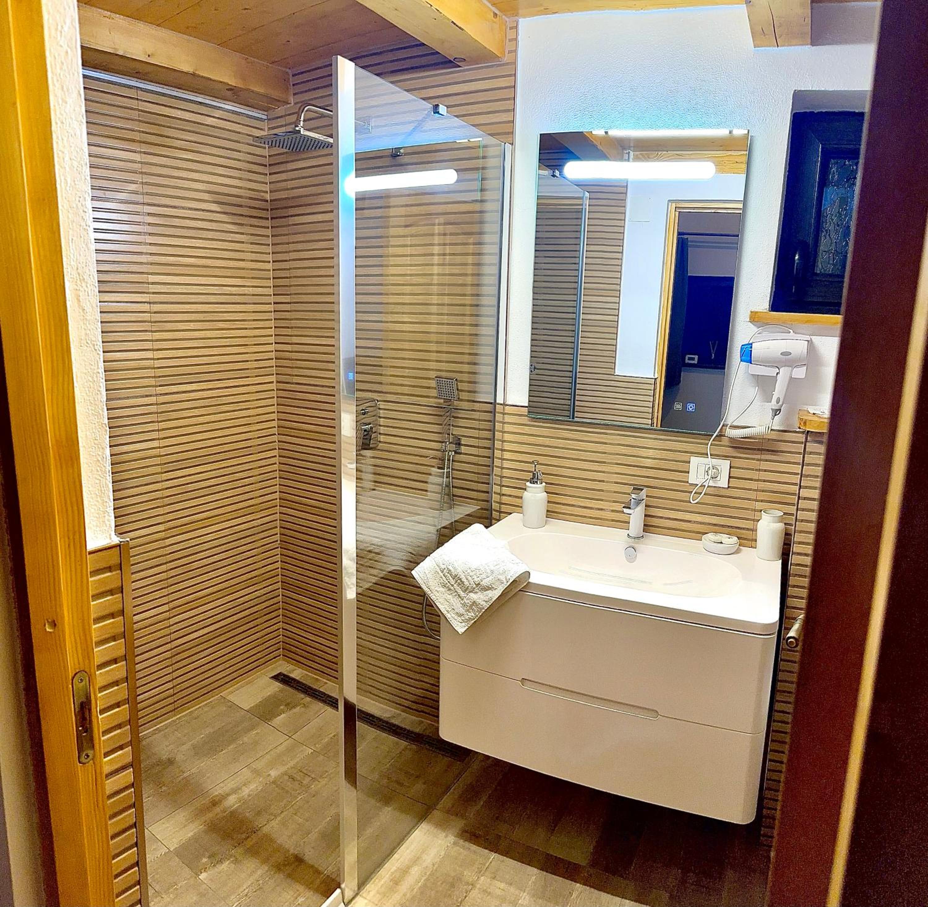 Double Room with Private Bathroom photo 3