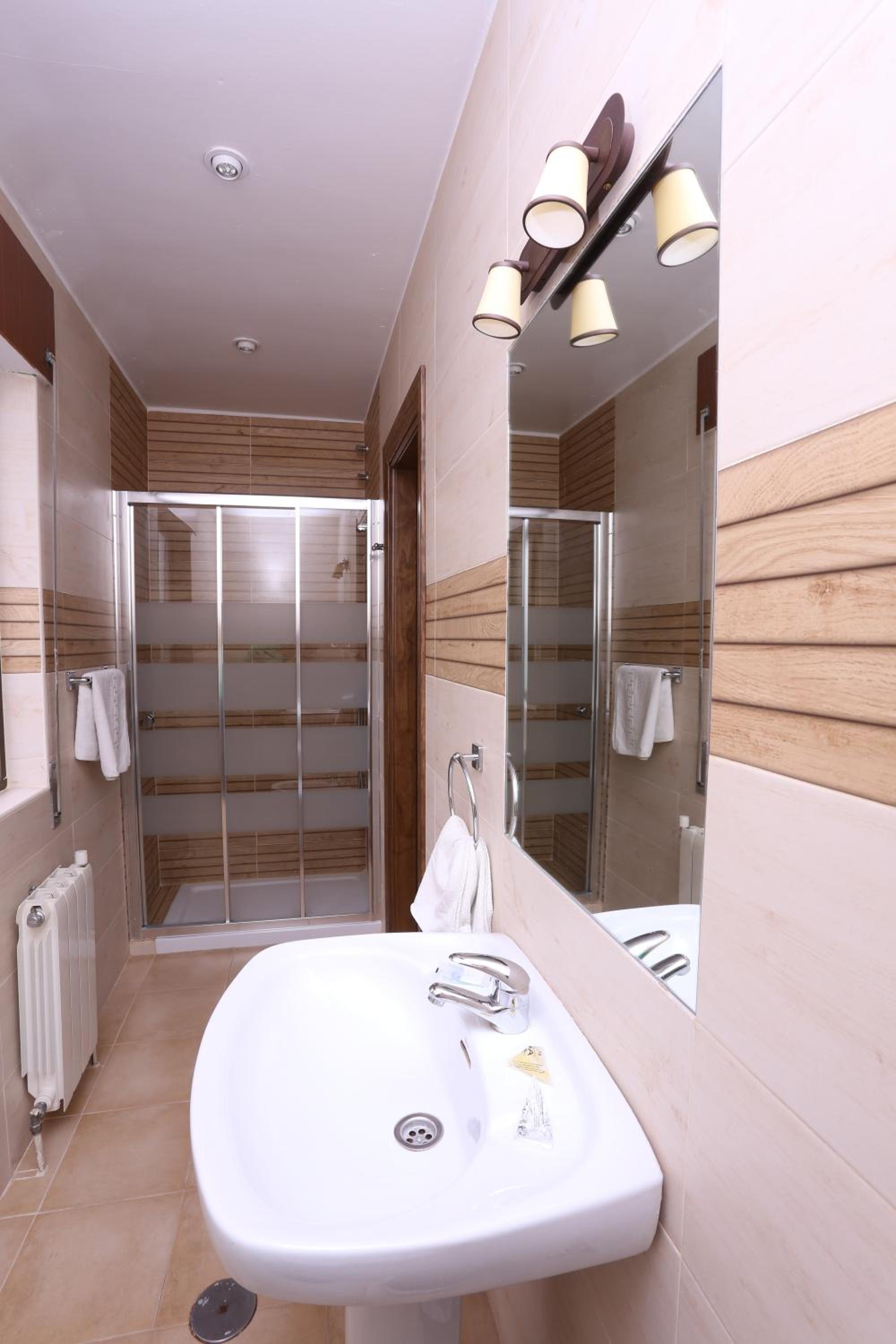 Double Room - Photo 6