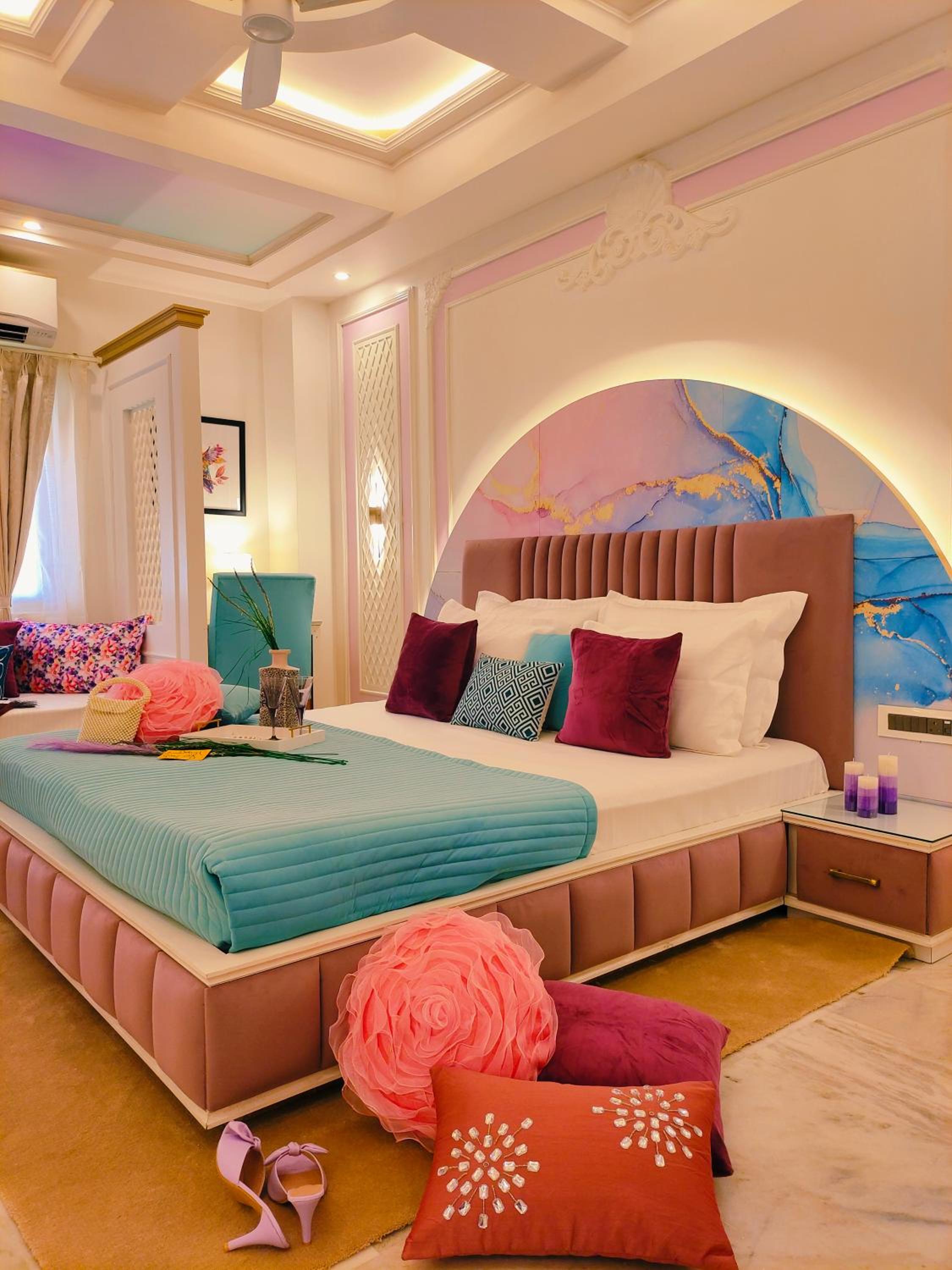 Lavender Theme Neo modern Room with Designer Bed and Extra Day Bed: Enjoy 10% off on - F&B, Spa, car Hire, Complimentary Welcome Drink & Hi-Tea, Candlelight Dinner & Room Decoration Available  - Photo 4