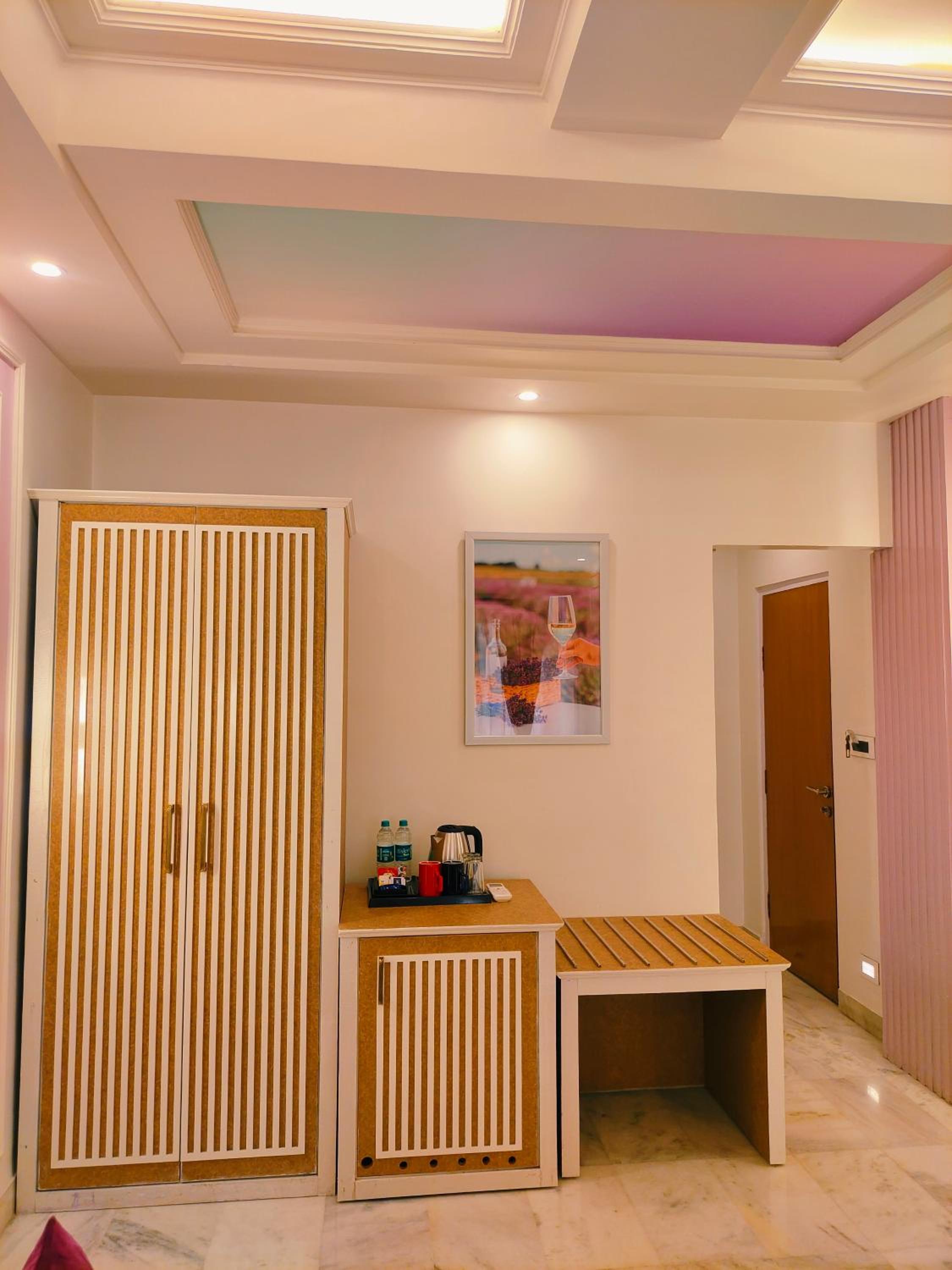 Lavender Theme Neo modern Room with Designer Bed and Extra Day Bed: Enjoy 10% off on - F&B, Spa, car Hire, Complimentary Welcome Drink & Hi-Tea, Candlelight Dinner & Room Decoration Available  - Photo 8